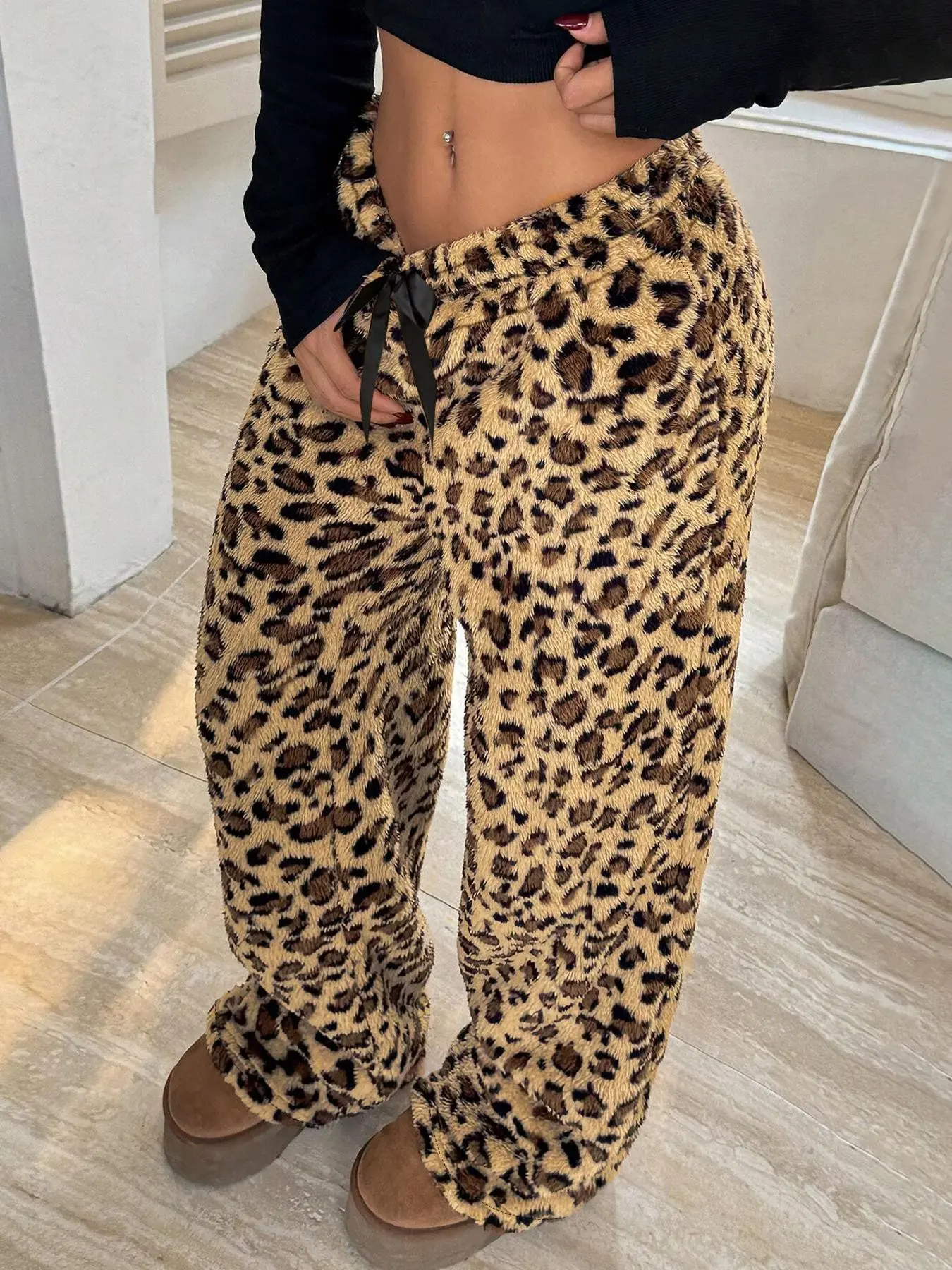 Unisex Leopard Print Sweatpants, Flannel Lined Warm Streetwear, Cool Hip-Hop Dance Style, Youth Fashion Casual Sportswear, Athletic Casual Pants