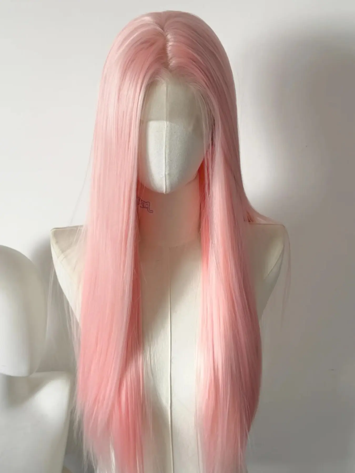 Peach Pink Lace Wig Long Straight Synthetic Lace Wigs, Warm Pink Glueless Synthetic Heat Resistant Fiber for Women 150% Density, 13x4 High-Definition Lace, Lace Front Wig, Natural Hairline, 28 Inches, Suitable for Daily Use and Cosplay