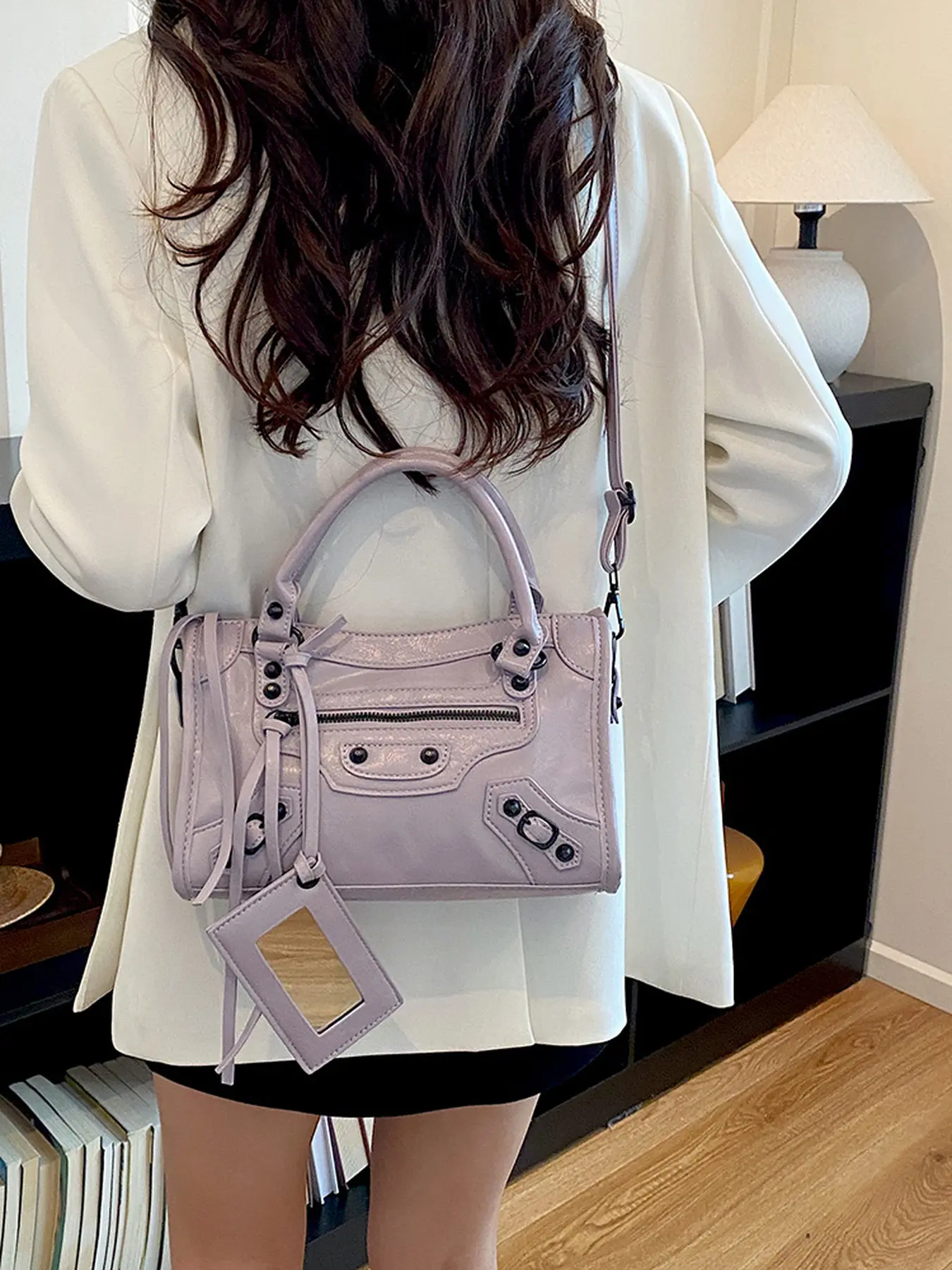 Paris Vintage New Style Hot Girl Soft Leather Motorcycle Bag for Women, Sweet and Cool with Rivets and Tassels, Versatile for Commuting and Crossbody Use, Shoulder Bags, Crossbody Purse, Handbag Crossbody Bag