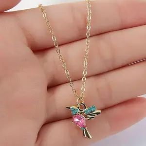 Creative and Fashionable Animal Hummingbird Necklace, Shiny and Exquisite Collarbone Chain, Swallow Bird Pendant Necklace, Birthday Graduation and Christmas Gift