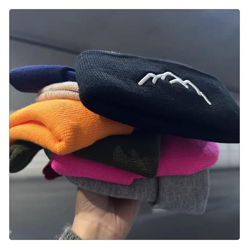 Korean Style Easy Embroidered Mountain Hat for Men And Women, Perfect for Outdoor Activities, Featuring a Joker Design for Ear Warmth in Cold Weather