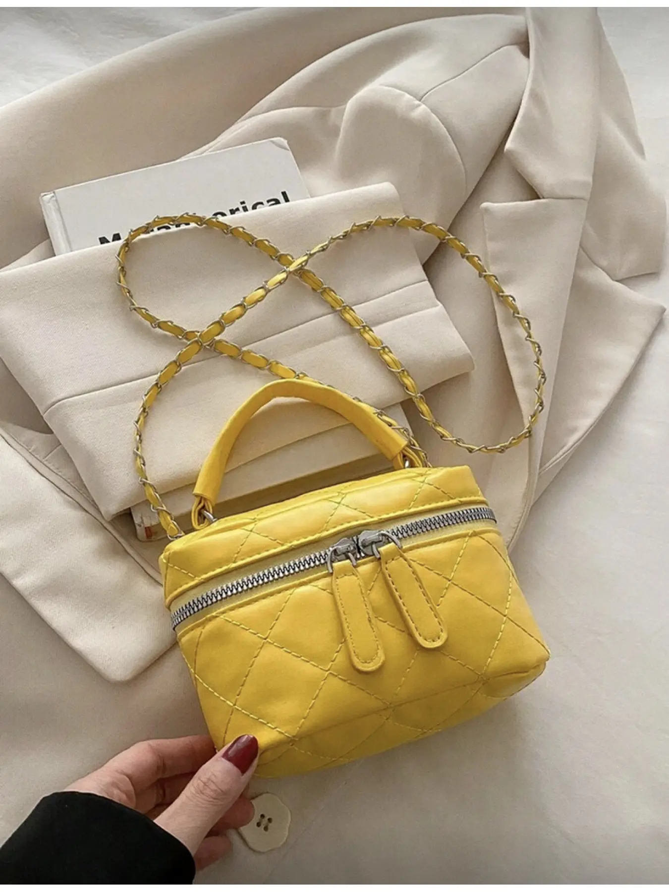 Lightweight Mini Quilted Crossbody Bag for Women Girls College Students Office Workers Handheld Chain Strap Small Shoulder Bag