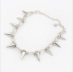 Punk-Inspired Spiked Necklace – Stand Out in Style