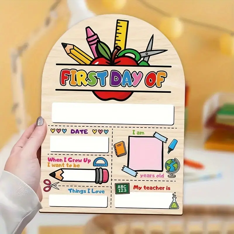A 2D flat decoration piece of wooden "My First Day at School" message board, a reusable memory photo display board, is very suitable for classroom decoration, Classroom Supplies, home bulletin boards, and school souvenirs.