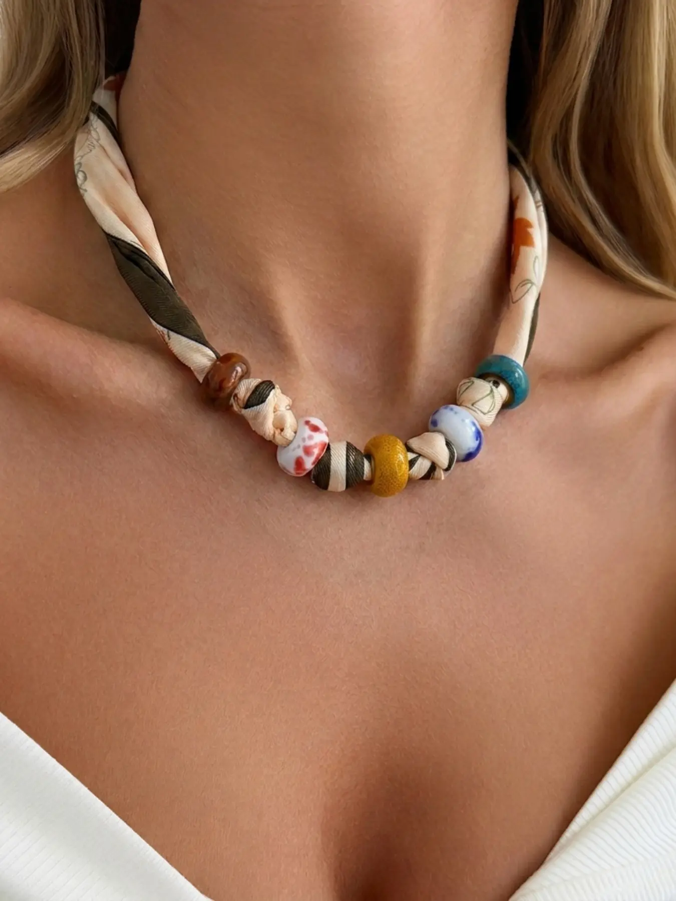 Vintage Printed Silk Scarf Choker Necklace Colorful Ceramic Bead Knotted Fabric Necklaces Boho Ethnic Handmade Short Collar Jewelry For Women Vacation Fashion Accessories