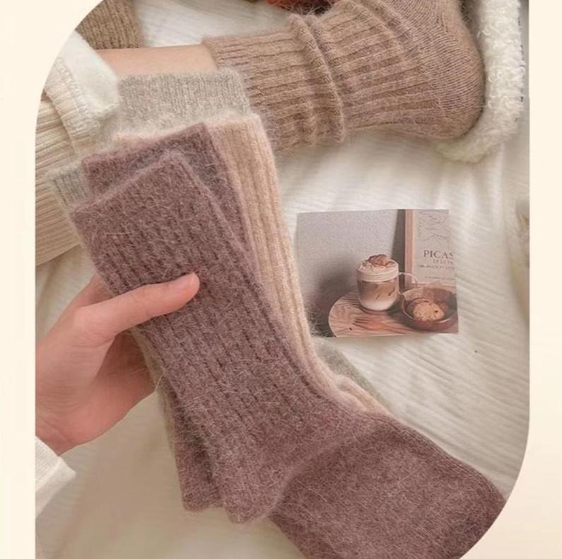 4-Pair Warm Cashmere Wool Socks - Women's Harajuku Minimalist Solid Color Winter Must-Have