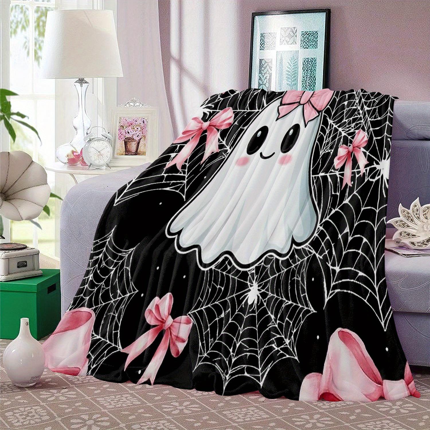 1 Piece Halloween Ghost Pink Bow Spider Web Theme Flannel Blanket, Soft and Warm Plush, Super Comfortable, Suitable for Living Room, Bedroom, Travel and Camping, Family Holiday Decoration,Air-conditioned Room Accessory