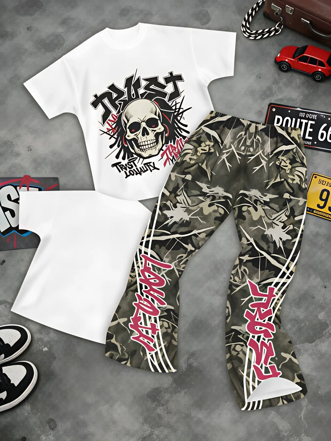 Hot-selling streetwear must-have in American hardcore punk style: a slightly stretchy, loose-fitting men’s two-piece set featuring a Japanese-style skull-graphiti short-sleeve shirt and camouflage flared pants—a trendy and cool streetwear outfit