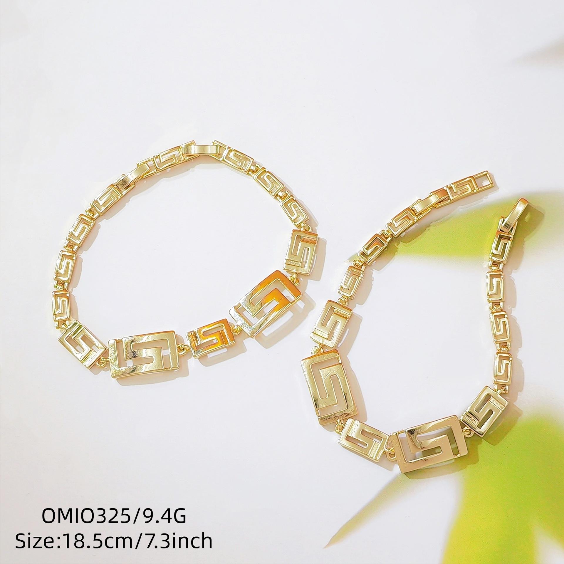 18K Gold Plated Chevron Geometric Link Bracelet for Women & Men, Vintage Retro Pattern Design, Minimalist Luxury Aesthetic Jewelry, Trendy Versatile for Daily Wear, Street Style & Parties