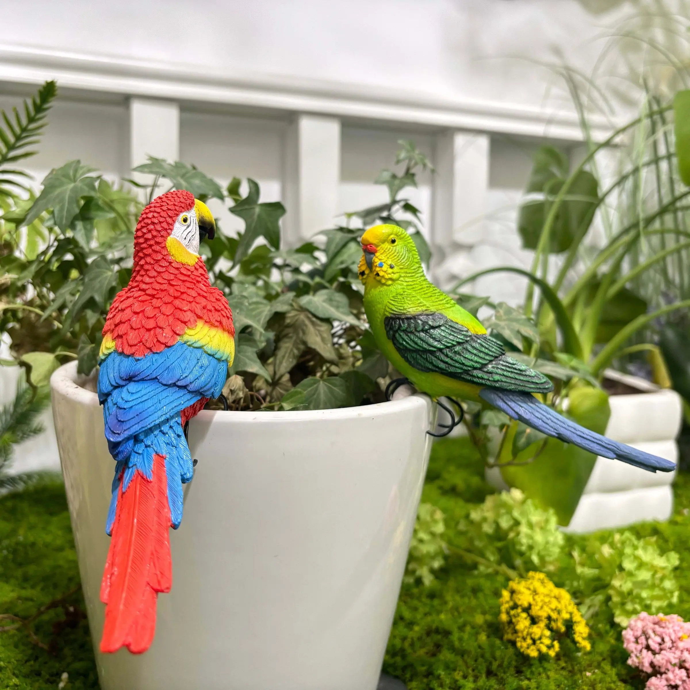 Realistic Resin Macaw and Budgerigar, Hand-Painted Lifelike Animal Sculptures, Waterproof Durable Crafts, Perfect Gift for Bird Lovers, Garden Animal Statues