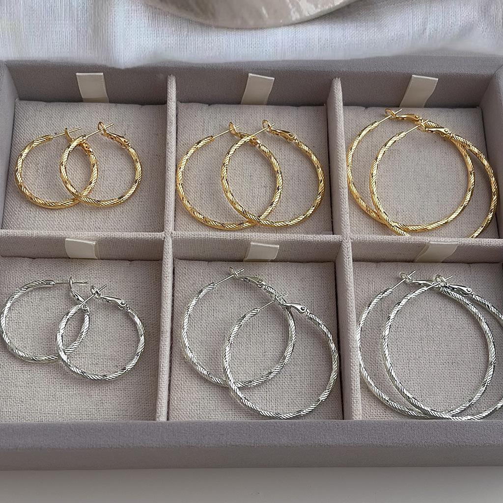 Pair Of  Earrings, Suitable For Women, Elegant Large Circle Design, 925 Silver Color, Hypoallergenic Ear Needles, Suitable For Daily And Vacation Wear, Suitable As Valentine's Day Gift