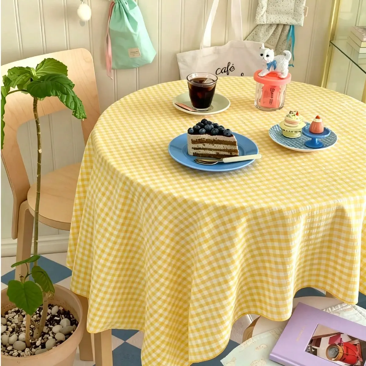 Artistic Style Plaid Tablecloth, Perfect for Valentine's Day Parties and Home Decor, 1pc Atmospheric Desktop Decoration