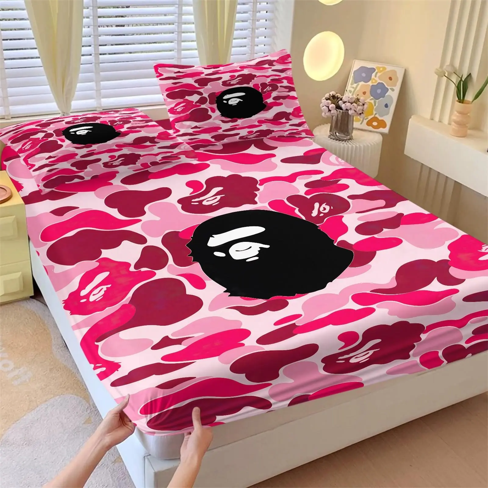 3-Piece Pink Camo Ape Head Fitted Sheet Set,1 Fitted Sheet + 2 Pillowcases,Soft Breathable Non-Slip Mattress Cover,Bed Sheets,Hip Hop Streetwear Bedding,Decorative Bedding,Bedding Supplies,Ideal for Teen Bedroom,Dorm Decor & Birthday Gift