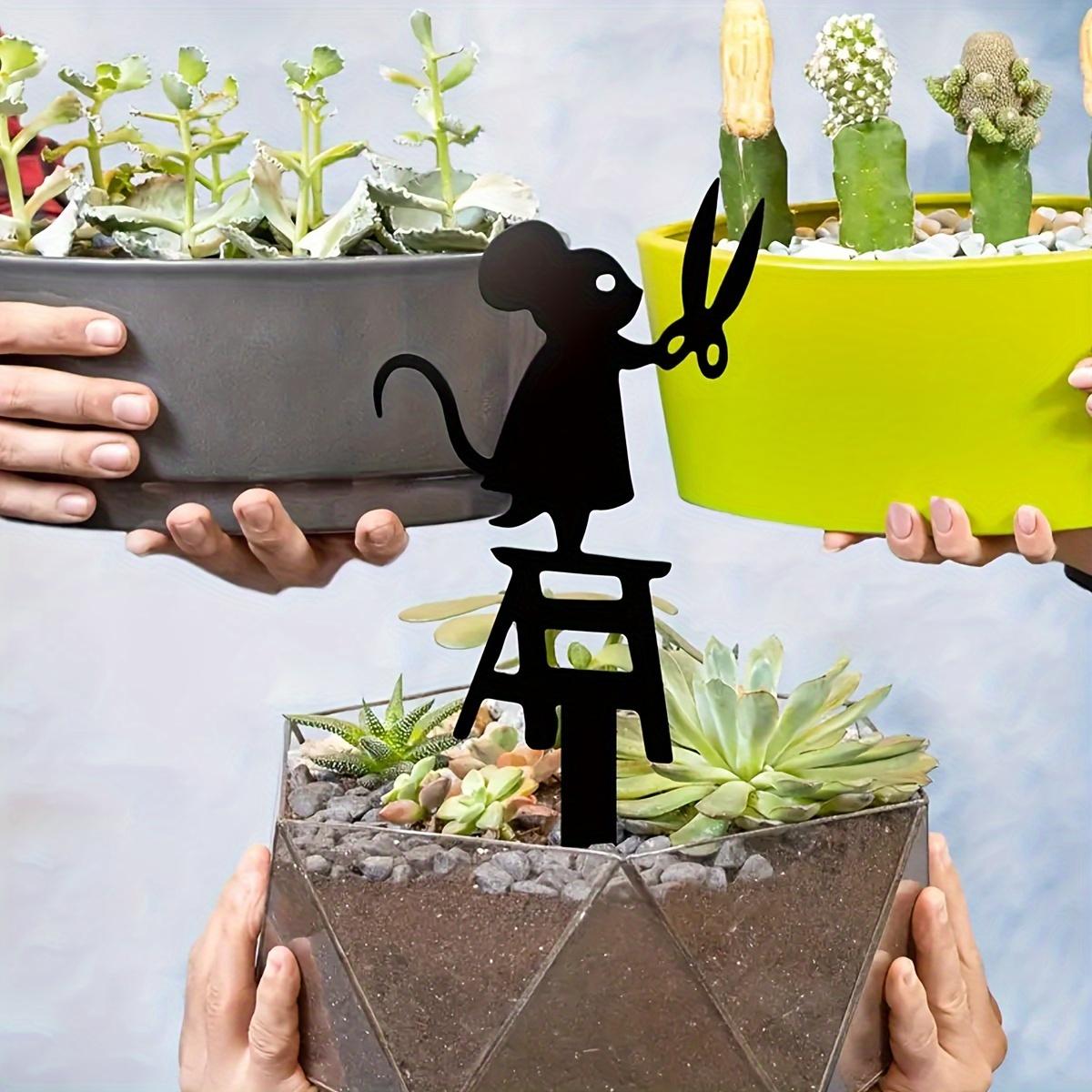 Metal Mouse Silhouette Garden Decor, Black Wrought Iron Yard Art with Scissors Design, Outdoor Lawn Ornament, Weather-Resistant Garden Stake for Backyard Patio Lawn Decoration