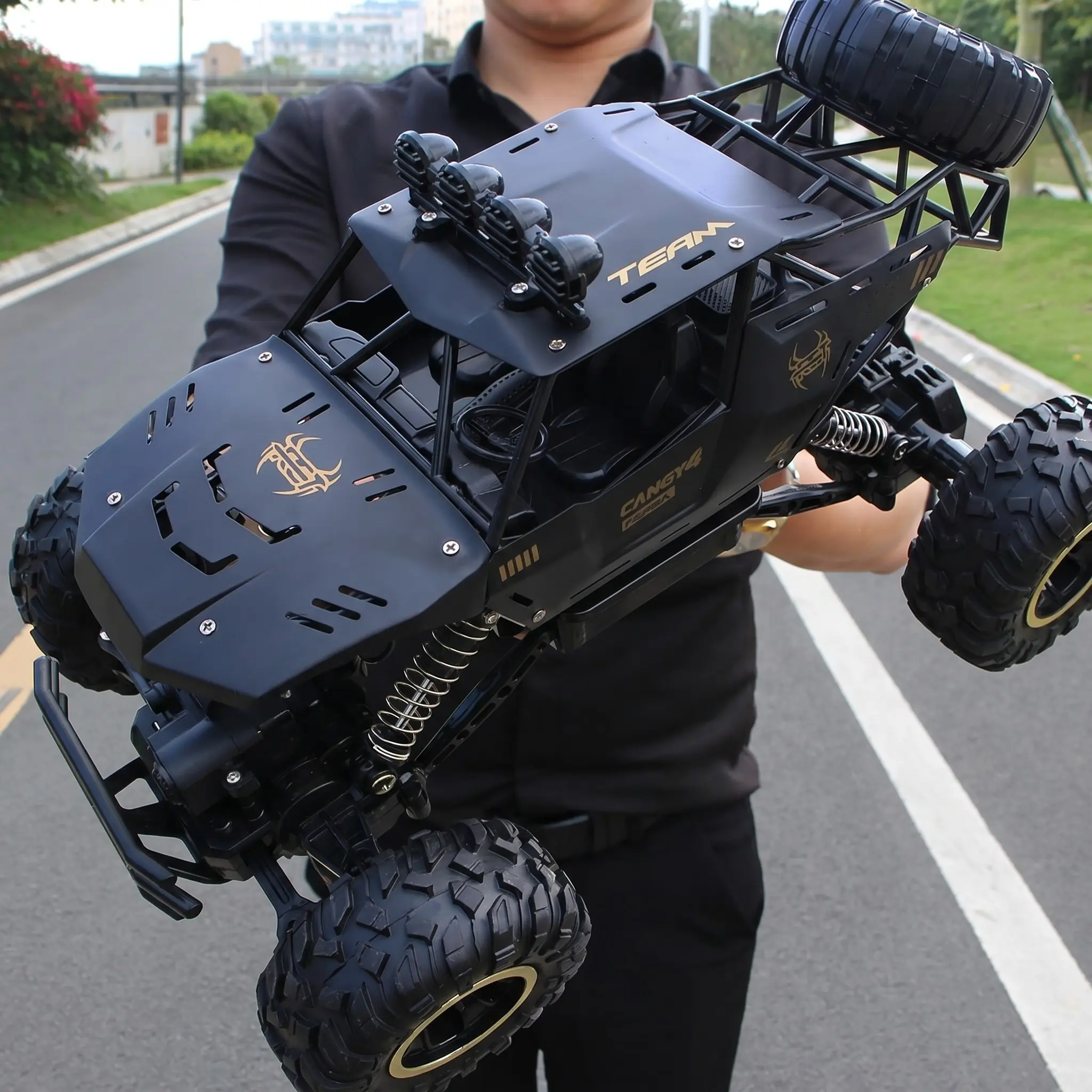 1:12 Metal Shell RC Rock Crawler Truck, 2.4GHz 4WD Off-Road Monster RC Truck with LED Headlights, All Terrain Climbing Hobby RC Car Comes with 2 Rechargeable Batteries, Birthday Gift for Boys Kids Ages 3-12