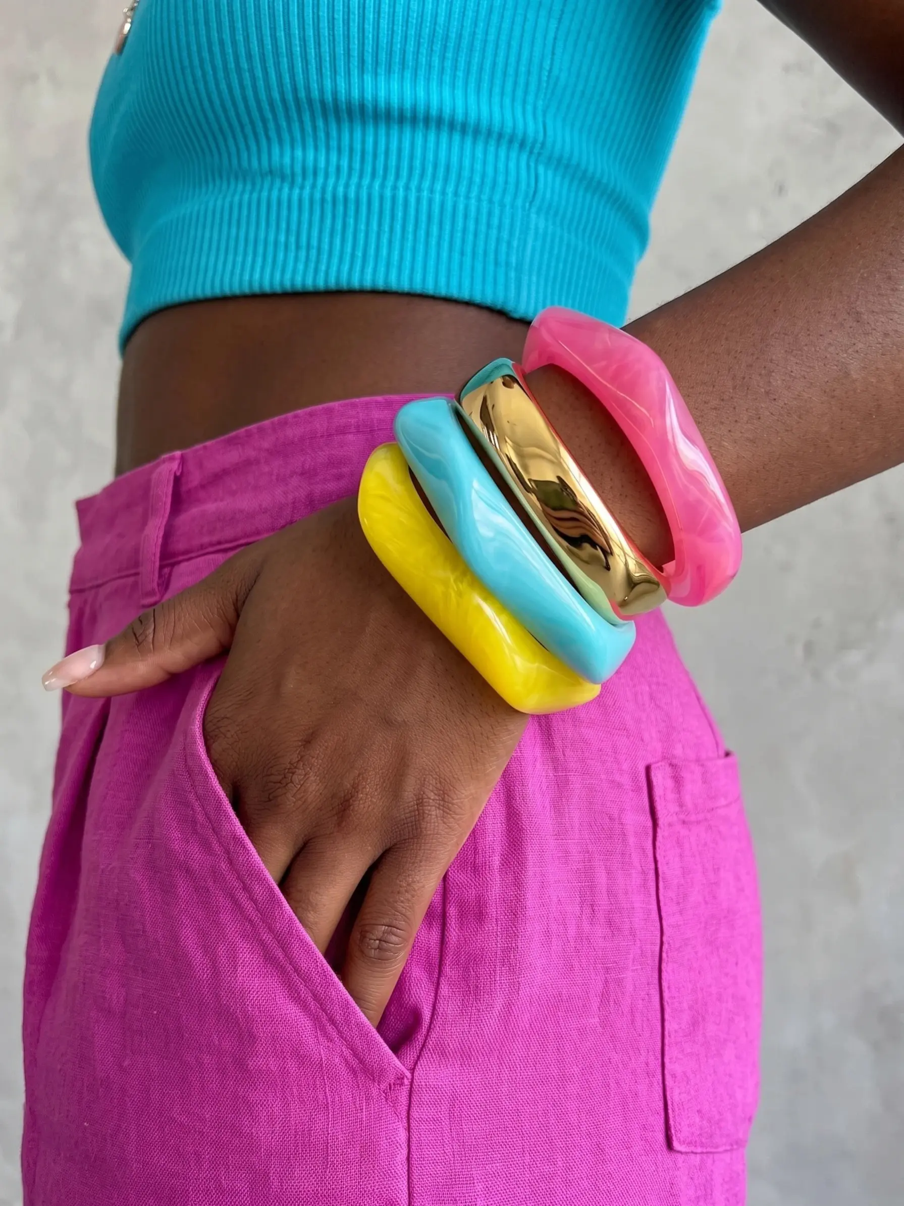 4pcs Colorful Dopamine Geometric Resin Bangle Bracelet for Women, Chunky Y2K Statement Jewelry, Retro Bold Cuff Bracelet, Trendy Fashion Accessory for Party, Festival, Vacation & Everyday Wear