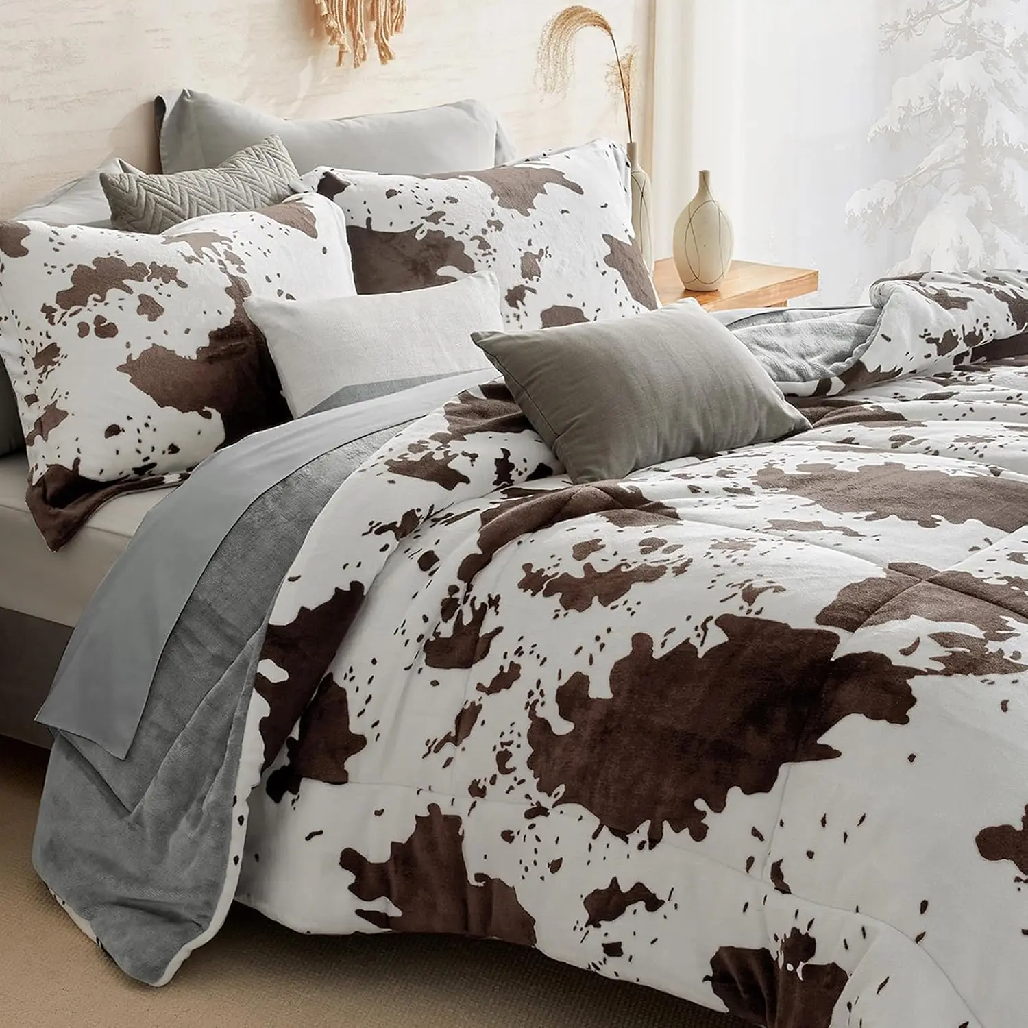 Modern Flannel Comforter Set - 3-Piece Luxury Fuzzy Heavy Synthetic Fiber Bedding Set for Home Bedroom, Plush Texture Winter Bedding with 90"x90" Comforter & 2 20"x26" Pillow Shams