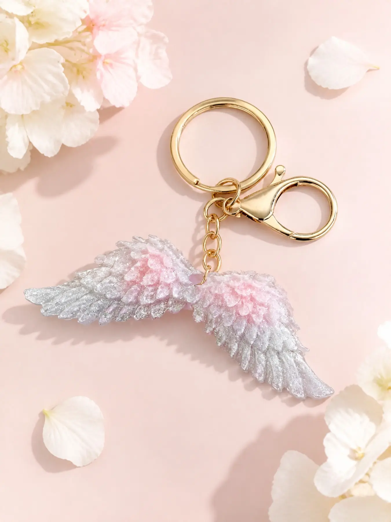 Angel wing light-up keychains, car and bag charms and accessories are perfect gifts for mothers, daughters, friends or lovers, and are also an ideal choice for couples.
