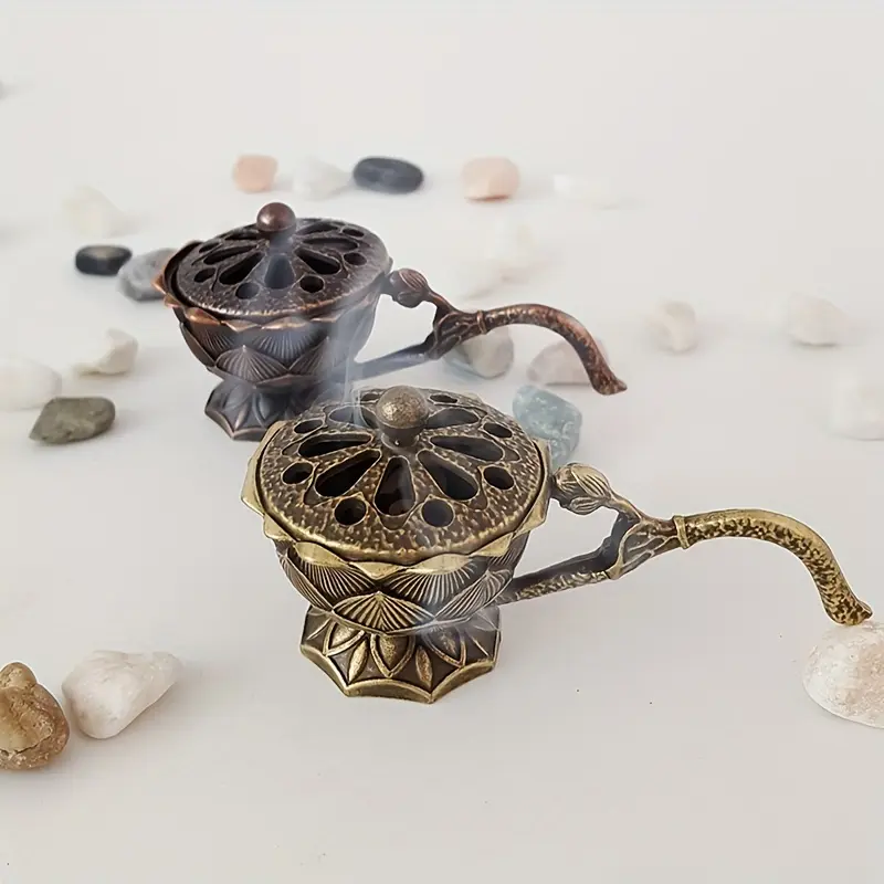 Handheld Lotus Design Incense Burner, 1 Count Vintage Classic Portable Incense Burner Holder, Home Decor Ornament, Desktop Decor for Living Room Bedroom Office, Scent Ambiance
