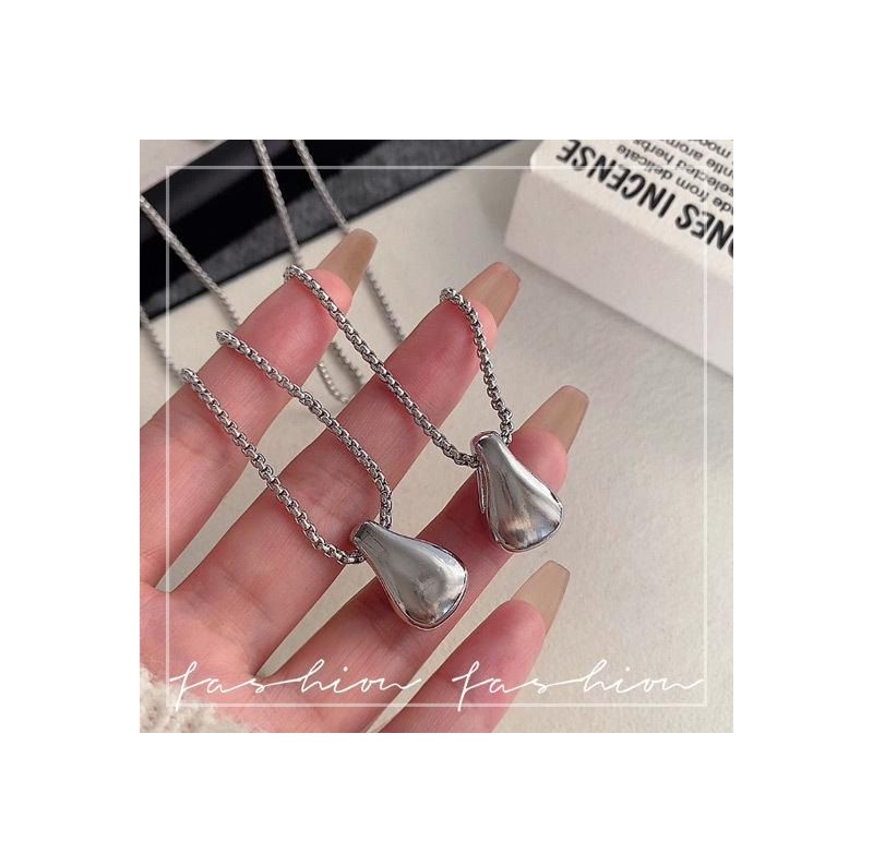 Minimalist Silver Teardrop Titanium Steel Necklace for Women | High-End Long Sweater Chain | Edgy Cool Tone Fashion Accessory