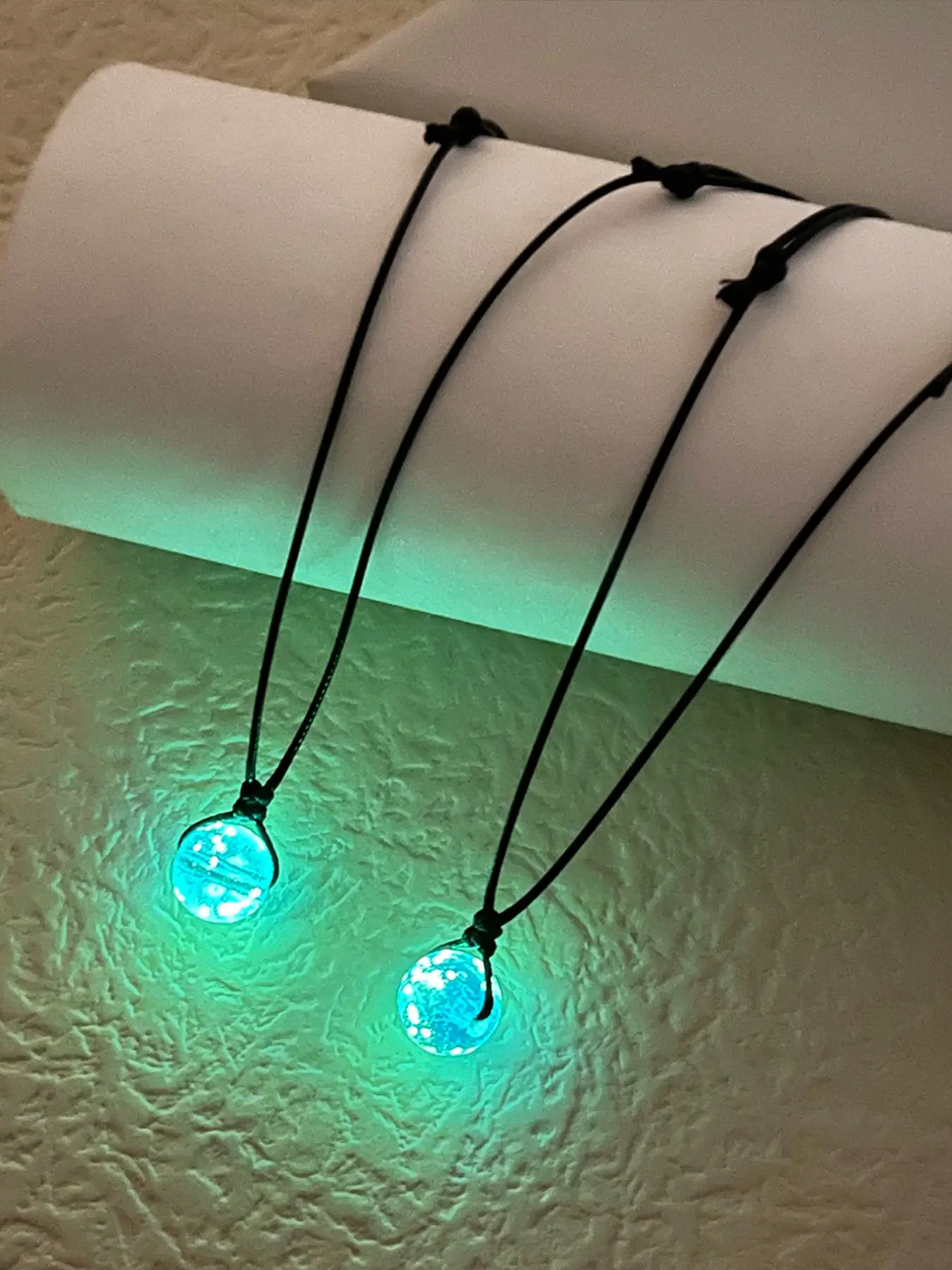 2 Pcs Glow-In-Dark Beaded Couple Necklaces, Casual Handwoven Geometric Design, Perfect Valentine's Day Gift, All-Season Jewelry Set