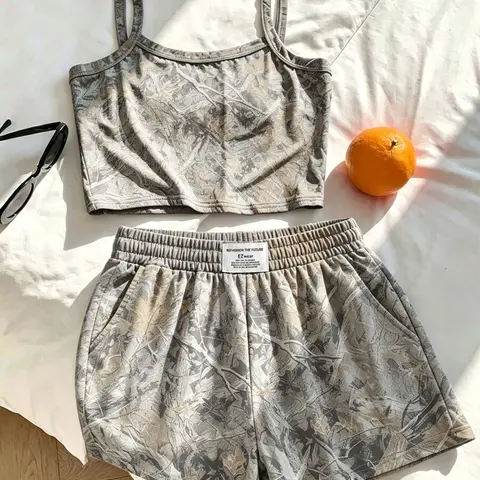 Women's 2-Piece Y2K Woodland Camo Set Camisole Crop Top and Elastic-Waist Loose Shorts with Pockets, Camouflage Matching Set for Summer Loungewear and Streetwear, Casual Beach Set