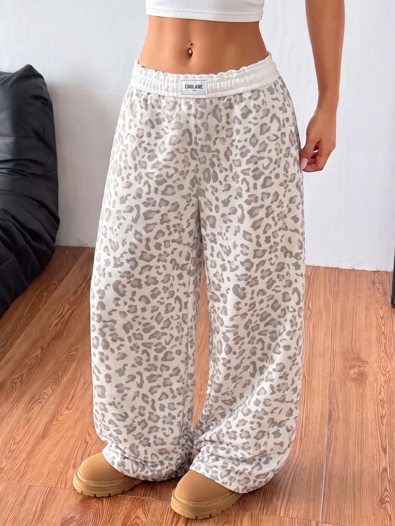 Women Light Grey Leopard Print Scalloped Elastic High Waist Wide Leg Sweatpants, Loose Baggy Floor Length Y2K Streetwear Casual Track Pants Daily Street Outfit