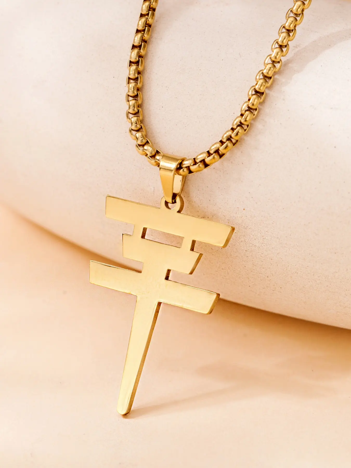 1-piece minimalist and personalized Bill Kaulitz logo pendant necklace, light luxury and trendy Tokyo hotel style, colorfast collarbone chain, fashionable niche sweater chain, versatile accessory for daily commuting, suitable as a birthday or holiday gift