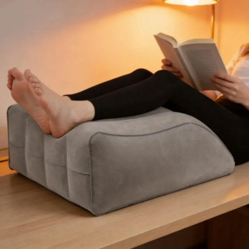 Inflatable Wedge-shaped Leg Cushion, Specially Designed to Blood Circulation, Effectively Alleviates Leg Discomfort During Pregnancy, Daily, and Edema. Suitable for Use in Multiple Scenarios Such as Beds and Sofas. Made of Soft, Skin-friendly