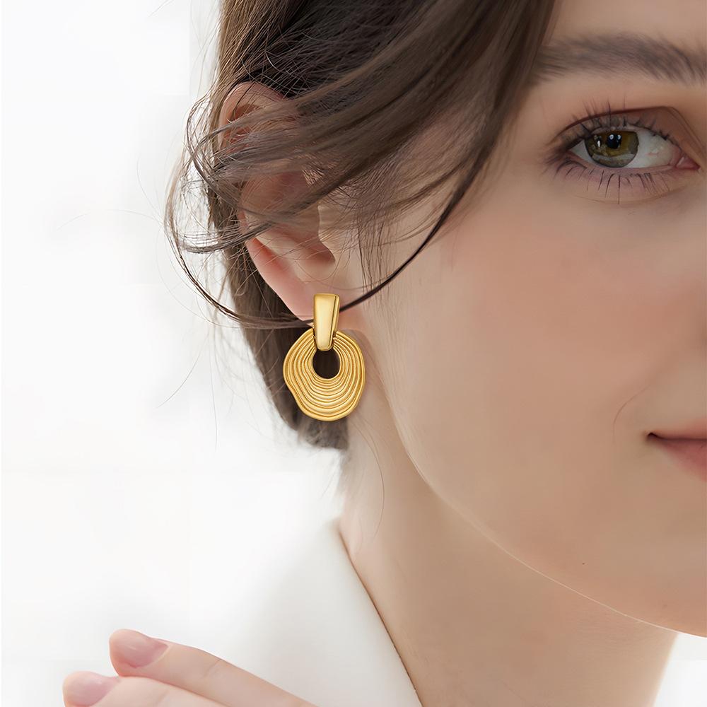 European and American jewelry: Exaggerated geometric irregular disc large earrings, French retro textured earrings, niche style