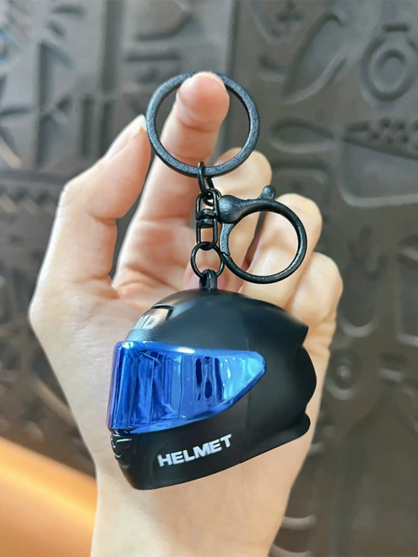Trendy Colorful Helmet Keychain, Cool Bag Charm, 3D Motorcycle Helmet Pendant, Gift Idea, Car Key Ring, Bag Accessory, Decorative Model