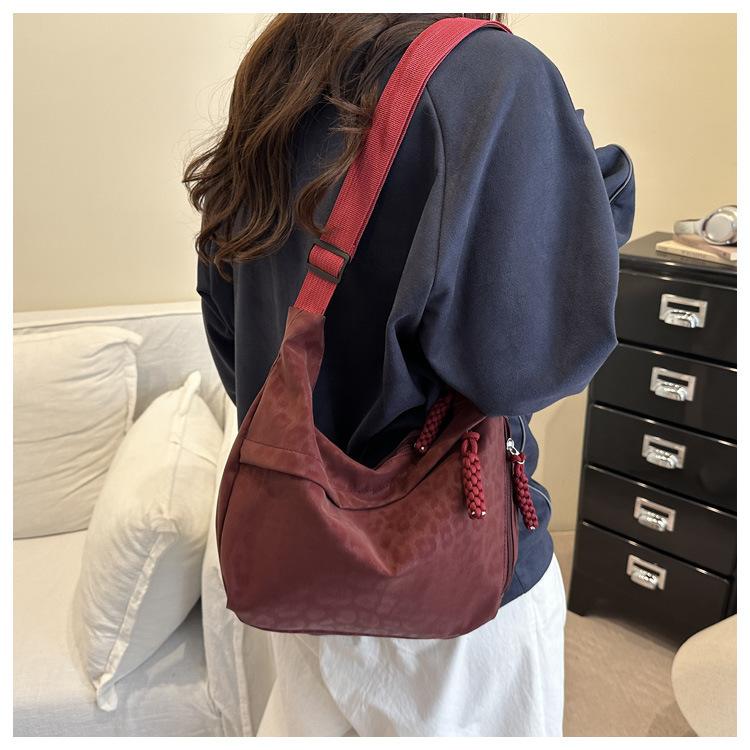 Fashion Leopard Print Crossbody Bag New Chain Fashionable and Versatile Shoulder Bag for Women Casual and Simple Commuting Bag