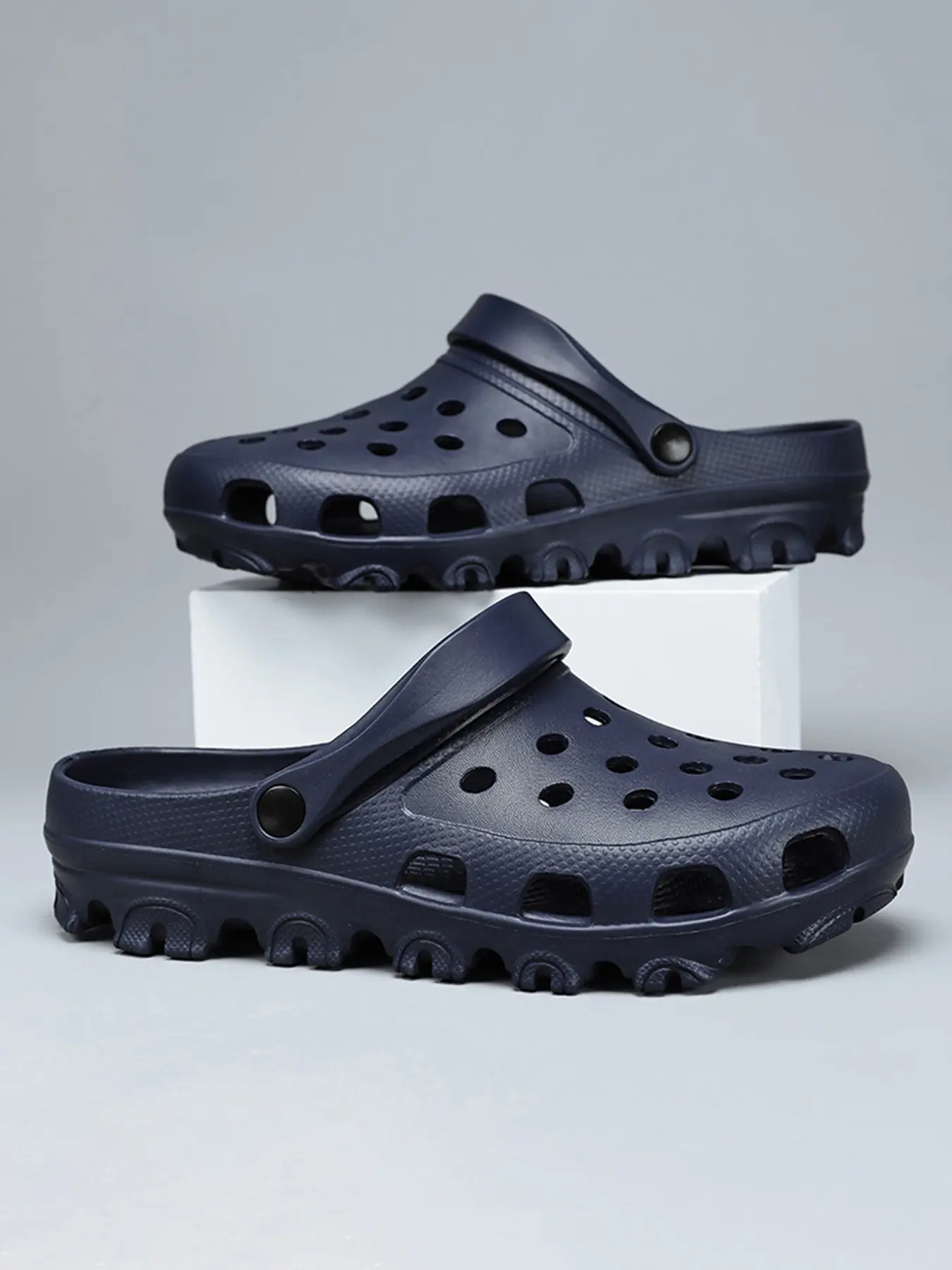 Summer New Men's Eva Sandals, Breathable Hollow Out Design, Non-Slip Thick Sole, Sizes 39-50, Ideal for Home, Beach, Outdoor Activities