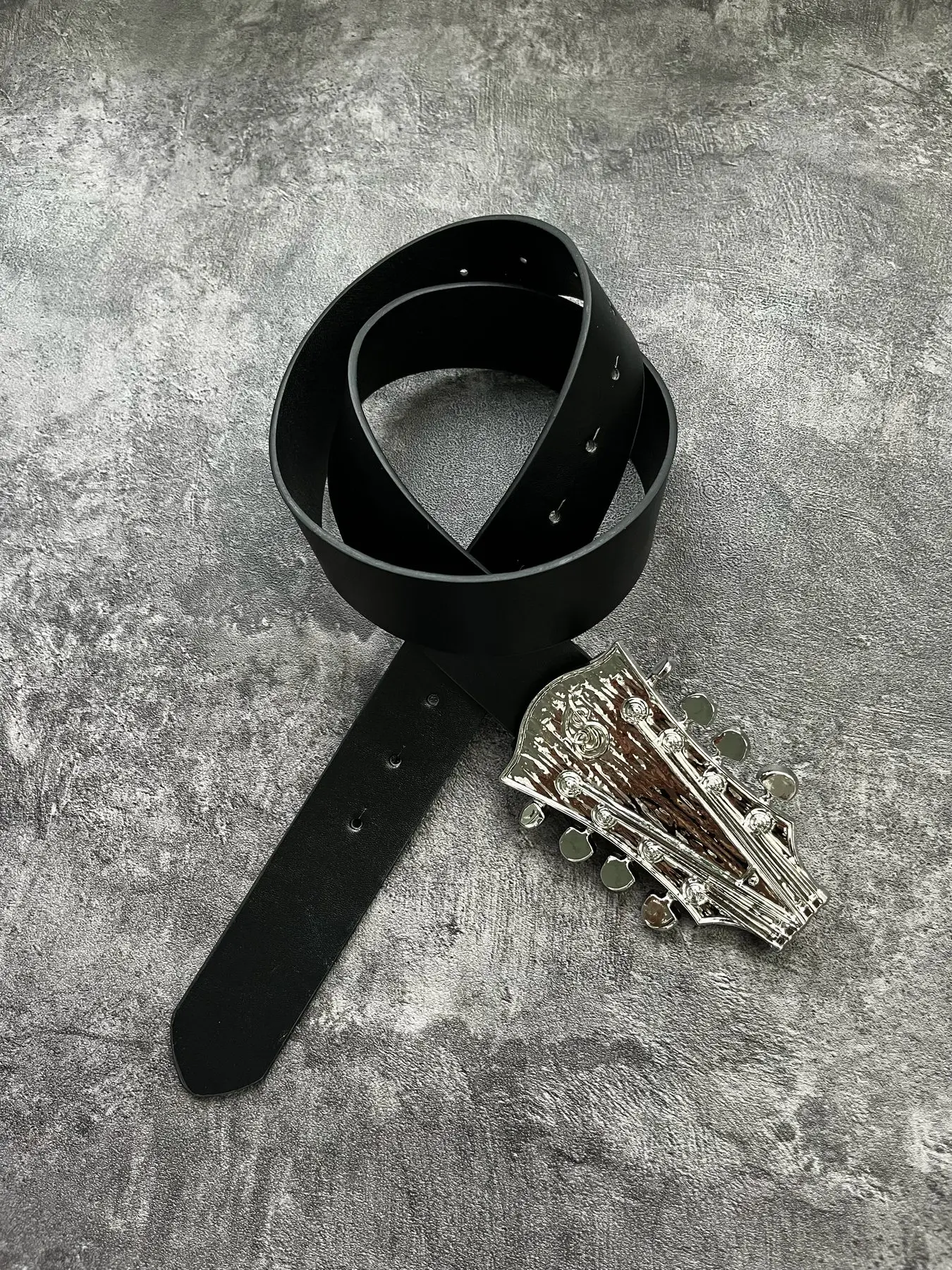 Suitable for both men and women Guitar belt, rock style, niche male and female design, vintage hip-hop, metal punk trend