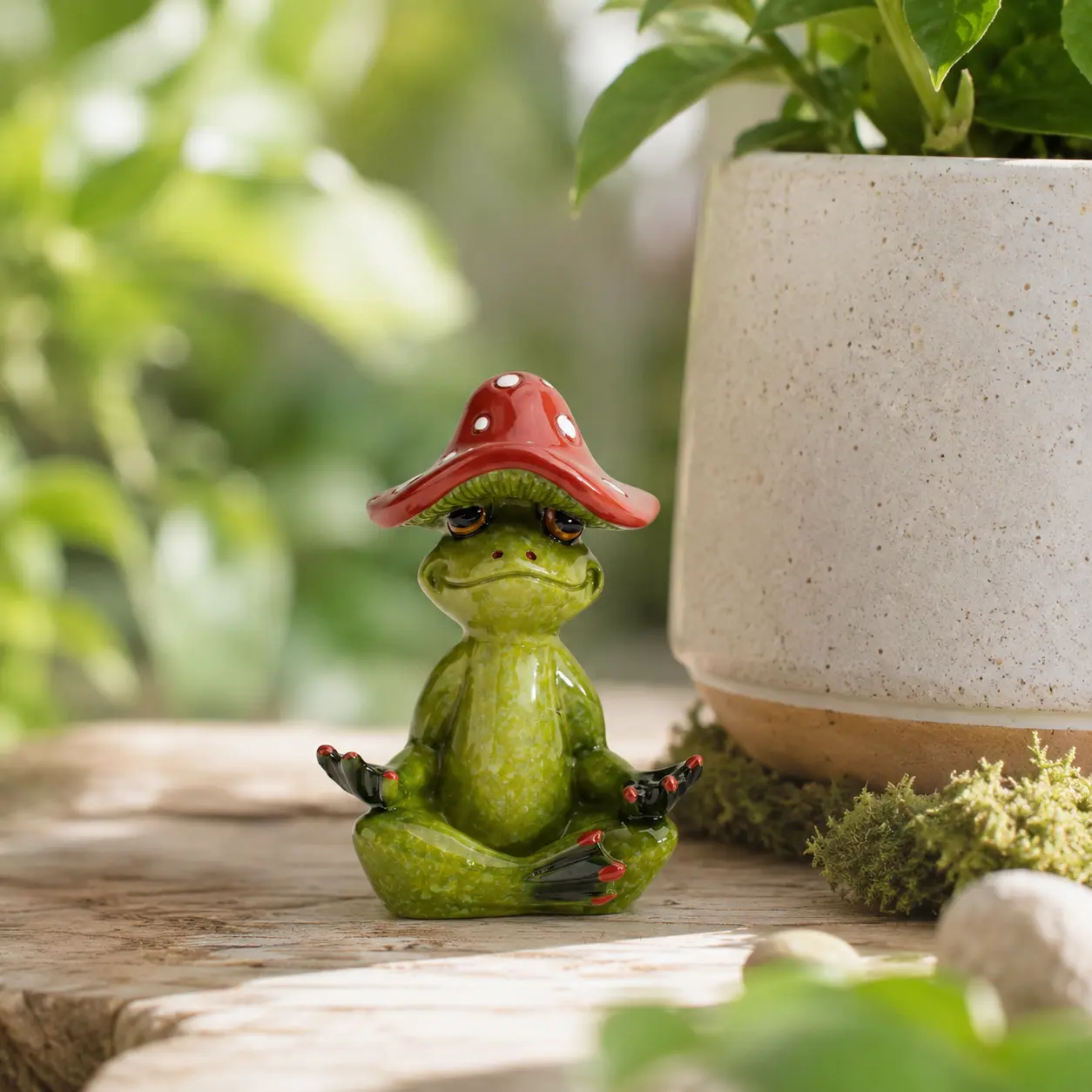 3Pcs Waterproof Resin Yoga Frog Statue Figurines with Red Spotted Mushroom Hats, Decorative Miniature Pastoral Animal Models, Cute Fairy Garden Pot Ornament, Office Desk Home Display Gift for Plant Lovers