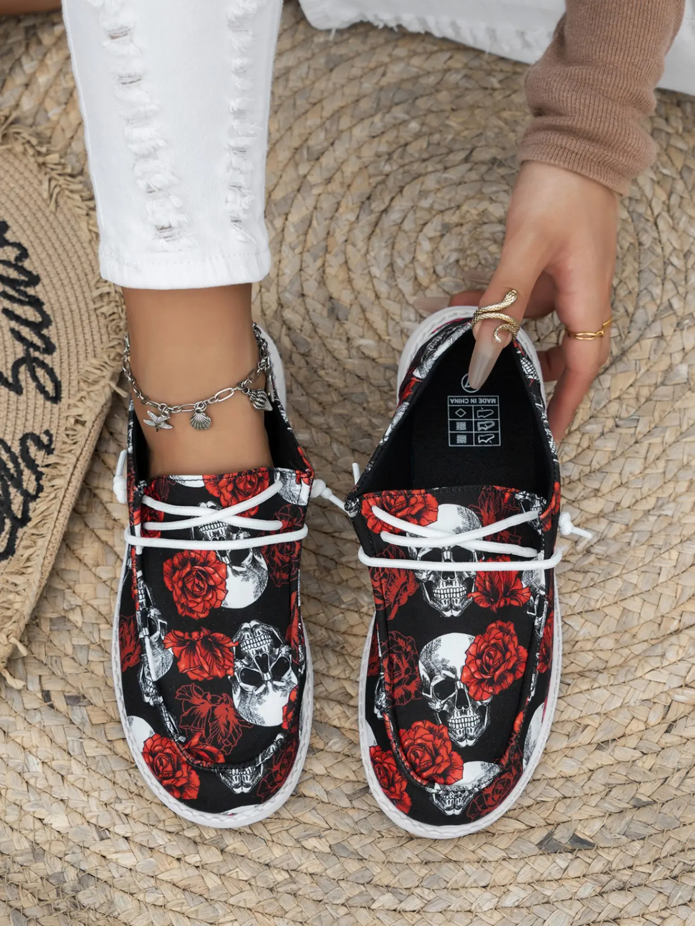 Rose Skull Print Casual Women's Shoes, Adjustable Laces, Anti-Slip Rubber Sole, Breathable Lightweight, Perfect for Daily Wear