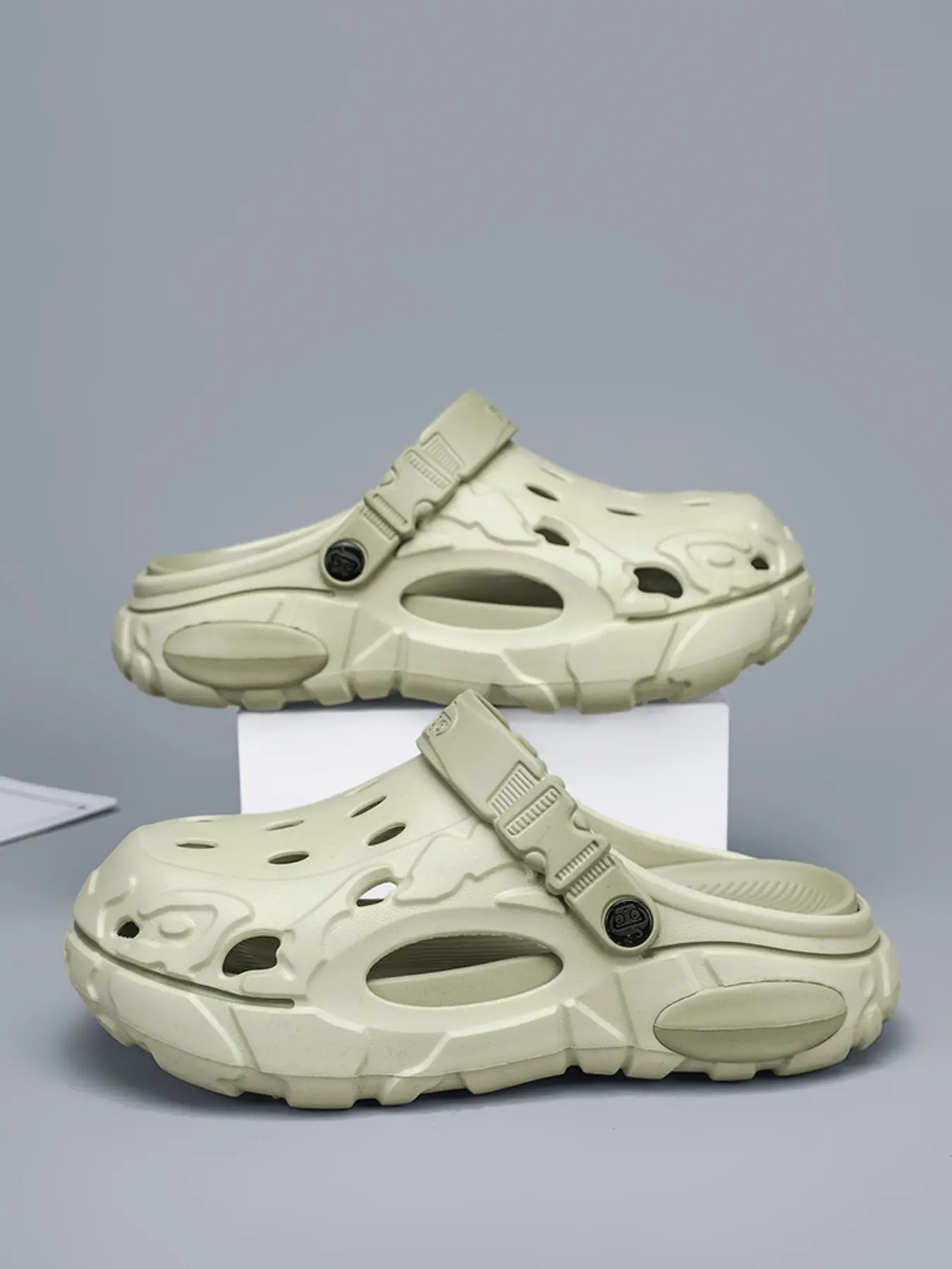 Men's Beach Sandals, Outdoor Lightweight Beach Slippers, Eva Slip-On Shoes, Summer Fashion Outdoor Walking Shoes, Large Size Men's Footwear, Comfortable and Stylish