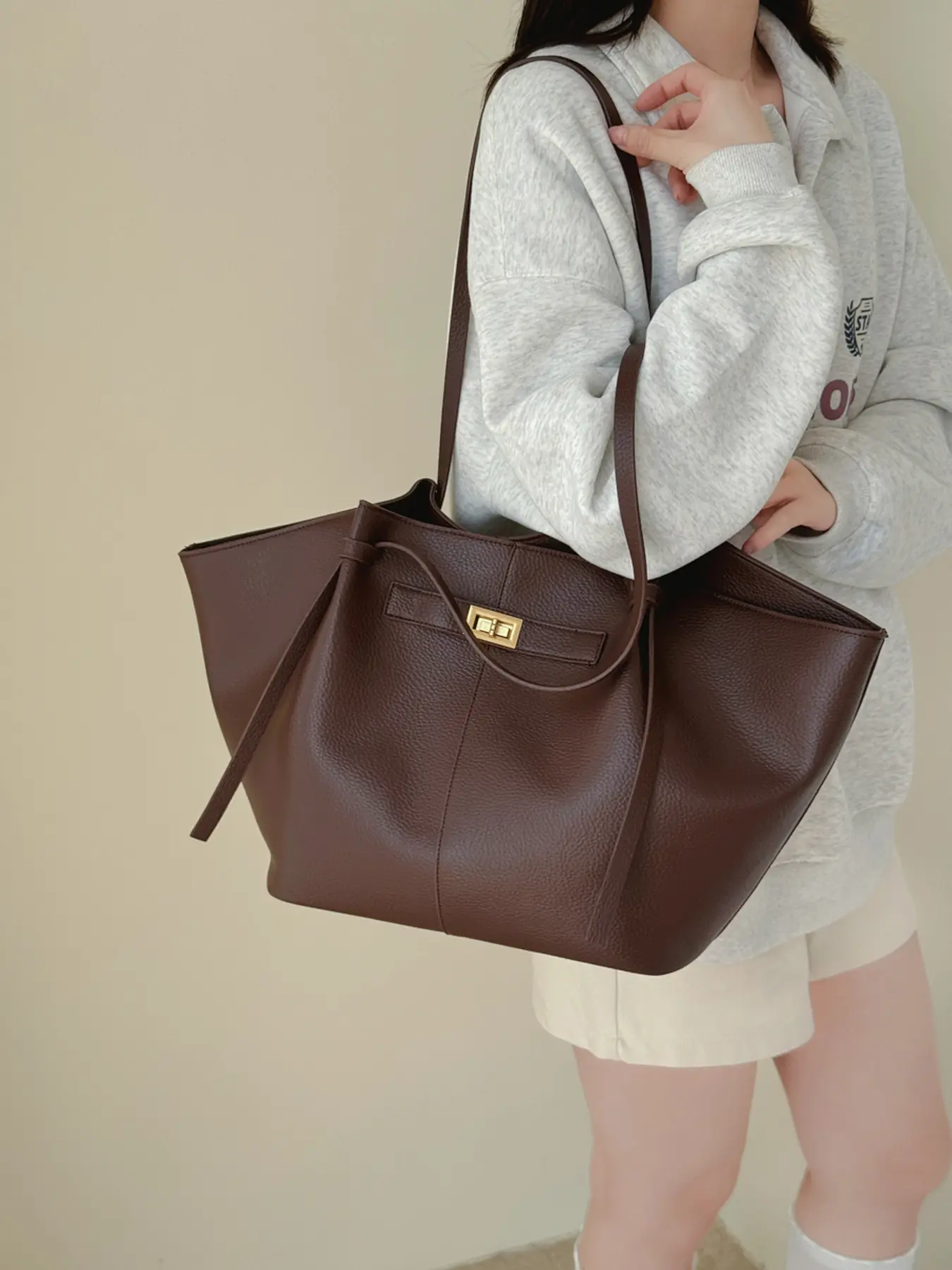 Women Large Capacity Tote Bag, Faux Soft Leather Shoulder Bag With Gold Turn Lock Handbag Suitable for Work Shopping Office Commuting