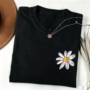 Daisy T-Shirt, Retro Floral Graphic Tee, Vintage Cottagecore Daisy Shirt, Cute Aesthetic Summer Top, Trendy Minimal Flower Tee