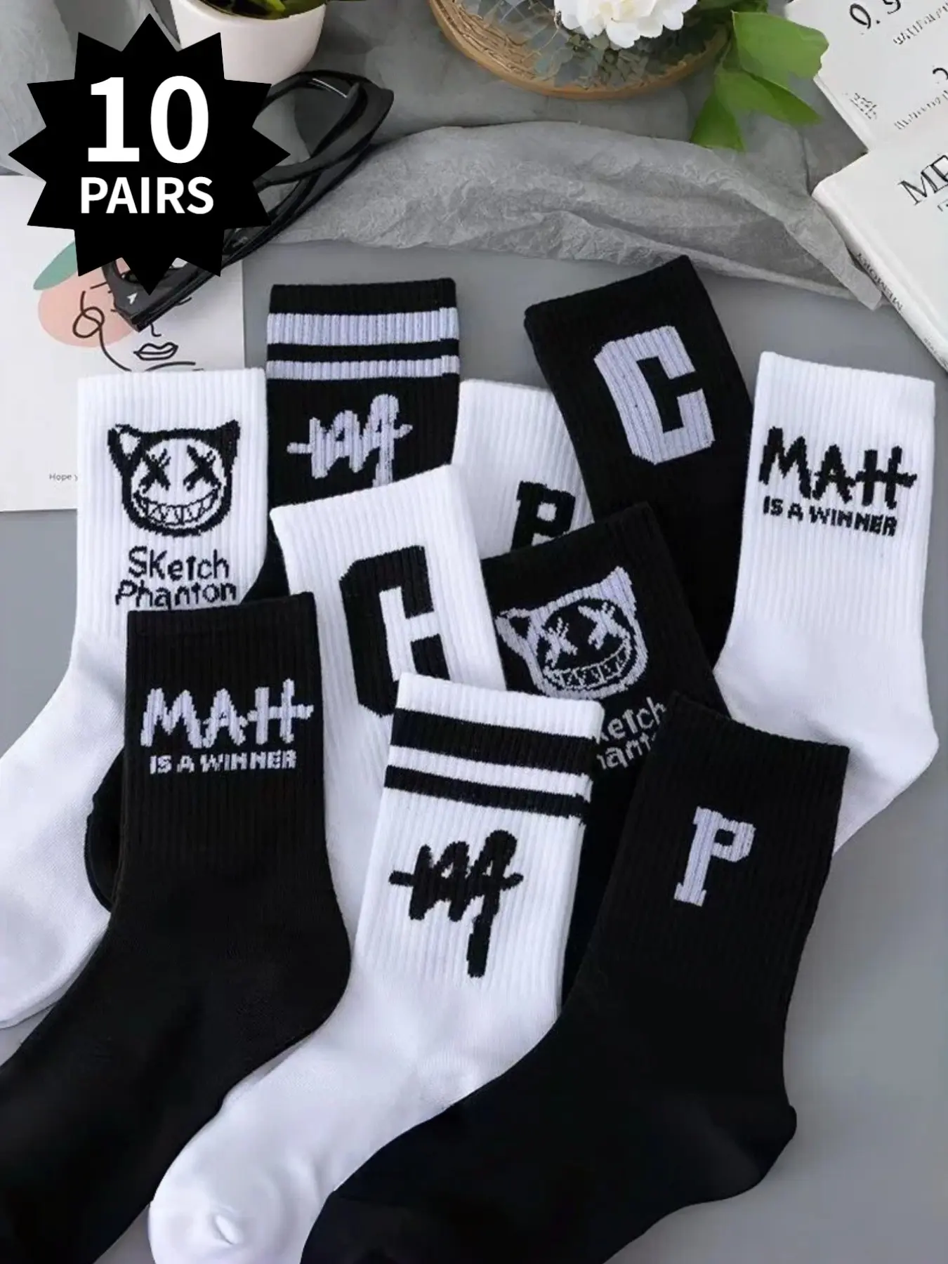 10 Pairs Unisex Breathable Black & White Color-Blocked Letter Pattern Mid-Calf Socks Street-Style Letter Design All-Season Casual Sports Socks