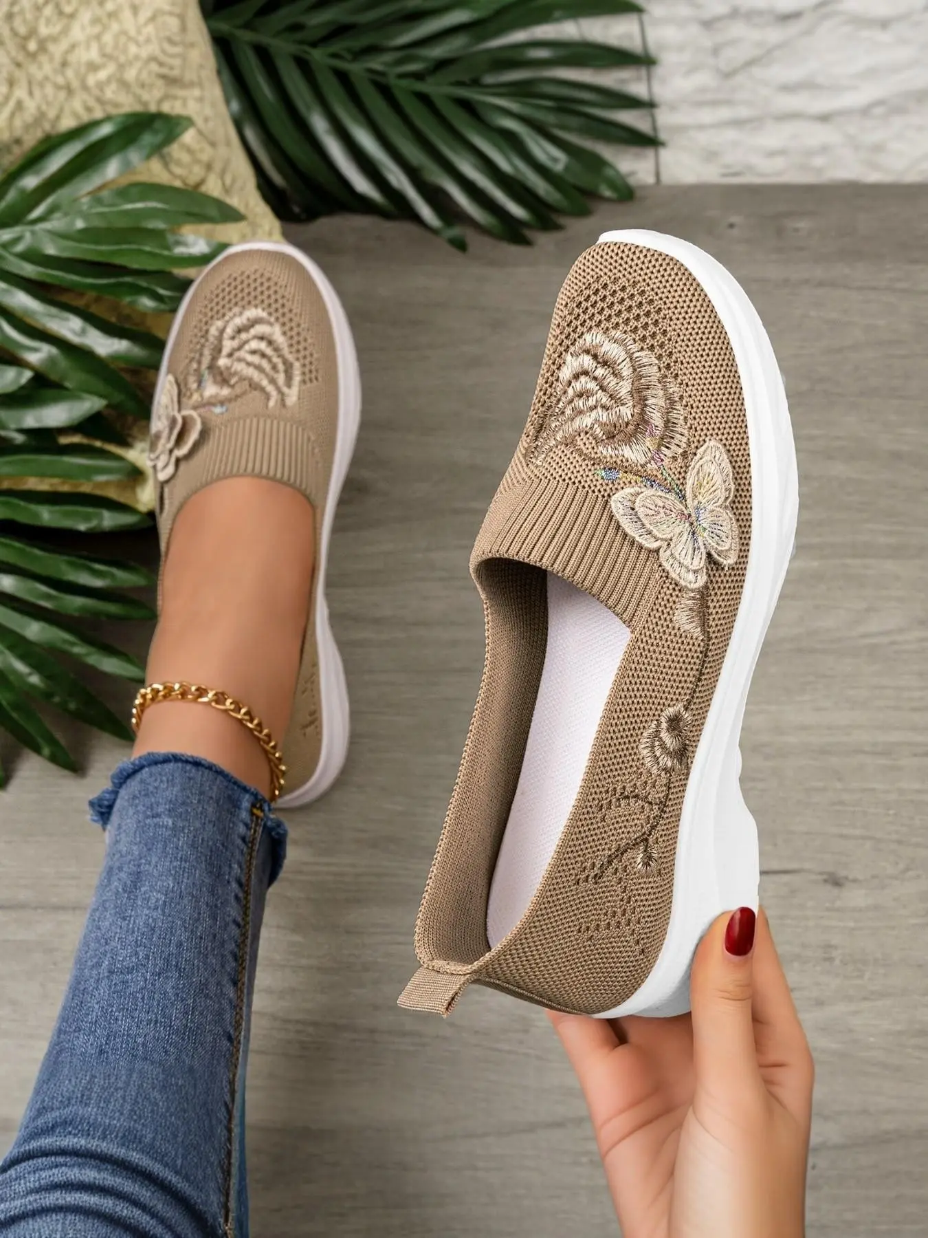 New Women's Soft Sole Embroidered Slip-On Casual Walking Shoes, Comfortable Breathable Textile Low Top, All-Seasons Round Toe Rubber Sole, Casual Flat Footwear