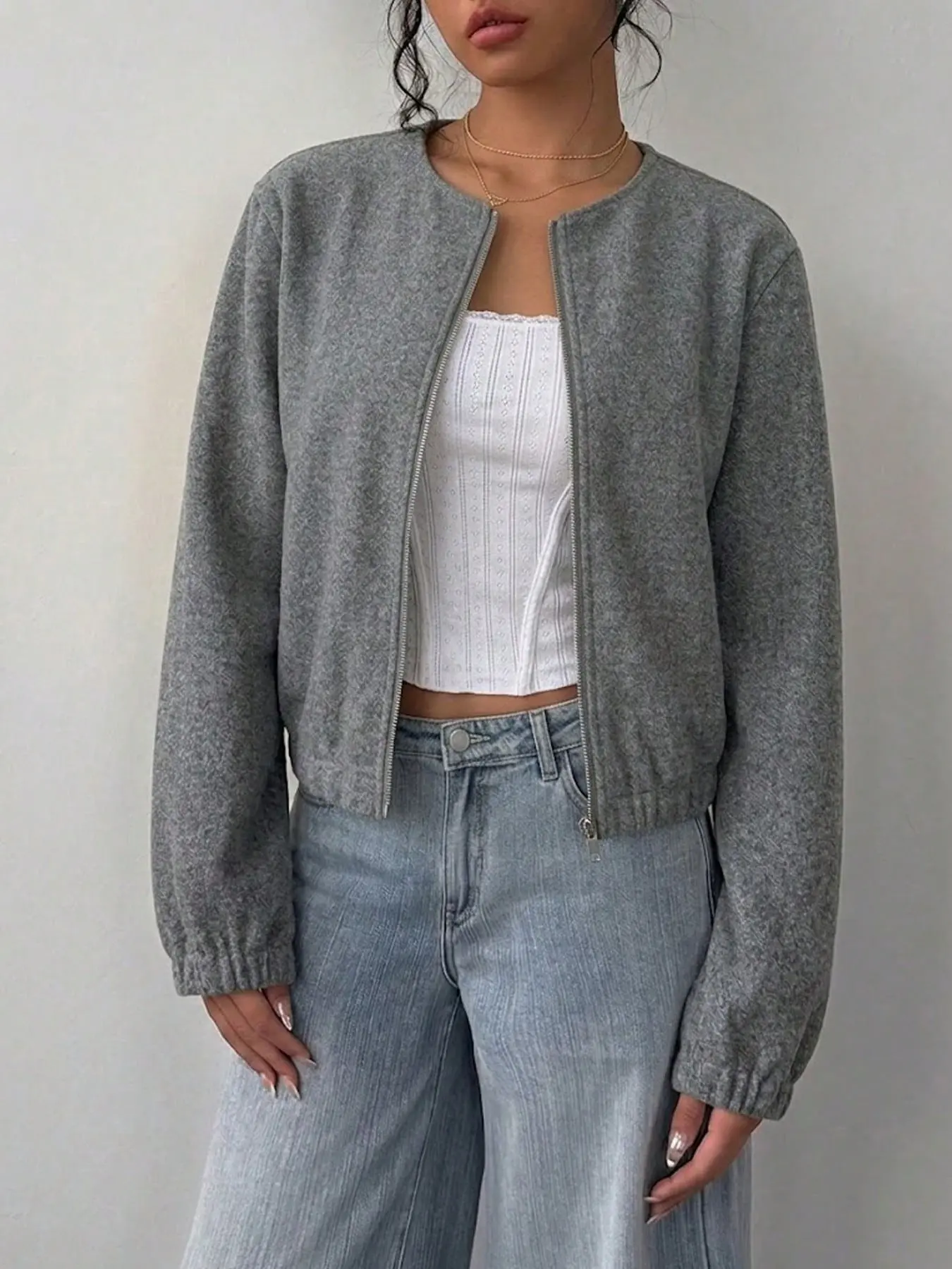Women's gray short plush zip-up flight jacket for autumn, minimalist round-neck coat, casual everyday street-style basic outfit #shortjacket #streetfashion #autumncoat #everydaycasualjacket