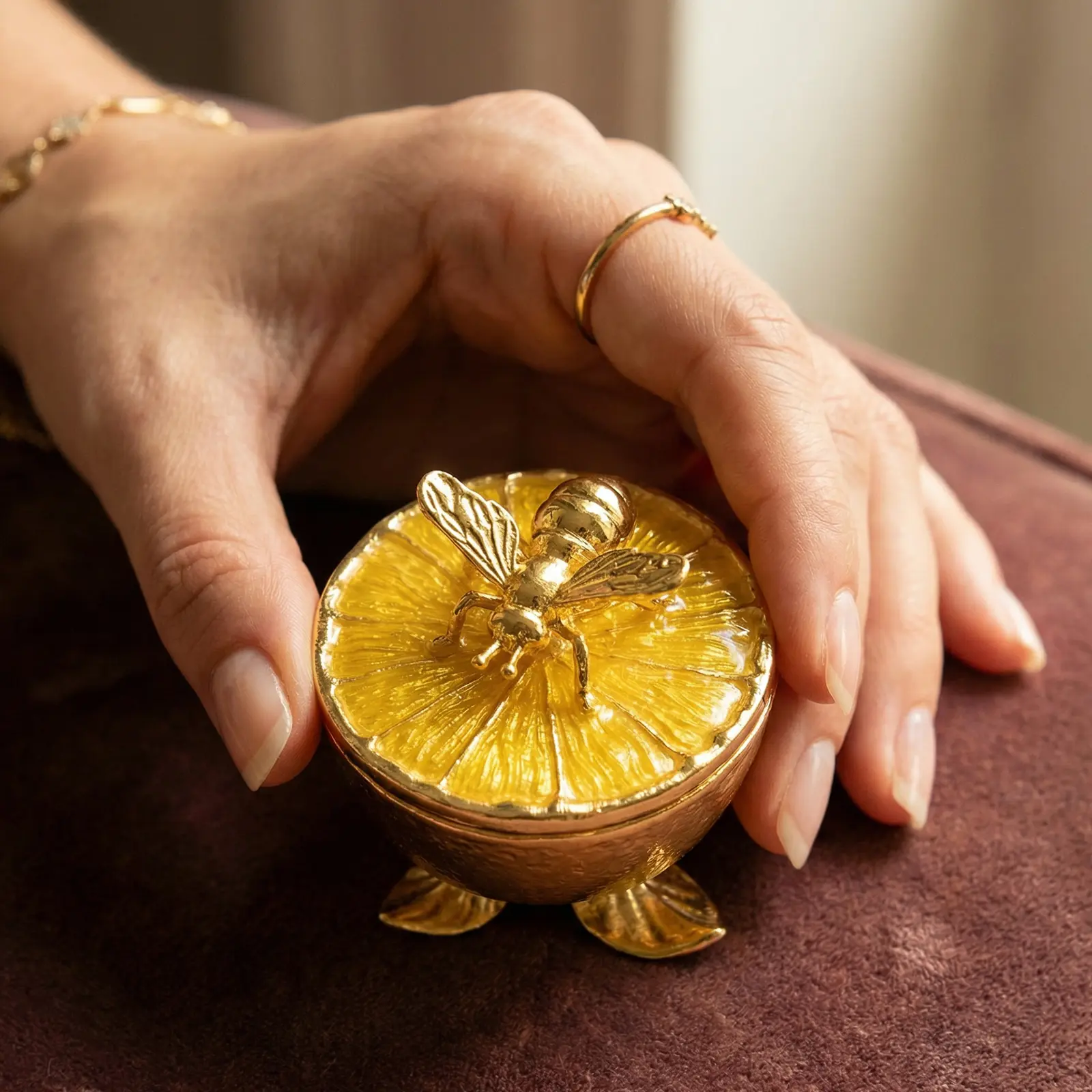 Sayzineo Vintage Lemon Bee Design Jewelry Box, Dustproof Organizer Boxes, Jewelry Box Container for Earring Necklace Ring, Elegant Jewelry Organizer, Trinket Box Collection,Bedroom Decor, Desktop Art Storage Organizer,Best Gift for Her