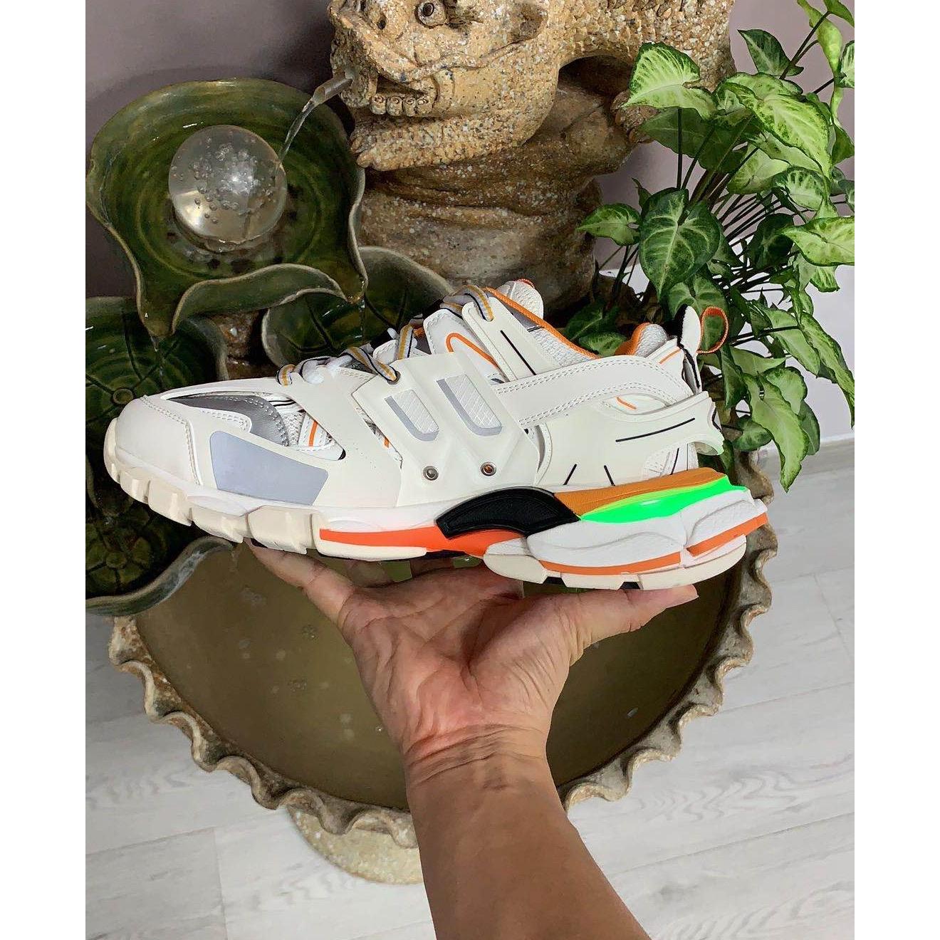 2026 Couple boot Casual Shoes Breathable 5.0 track Plat Dad Shoes with LED Comfortable and luxurious sneakers