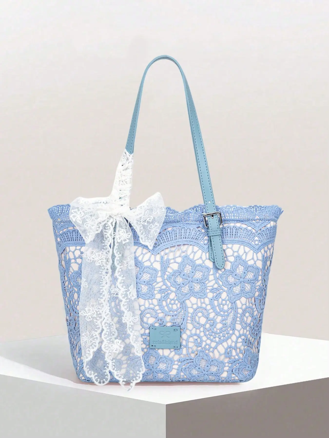 Sweet style retro niche design versatile lace tote bag, elegant and exquisite atmosphere, fashionable and personalized shoulder bag, Casual Everyday Bag, lace bow strap design, can accommodate personal items such as tablets, umbrellas