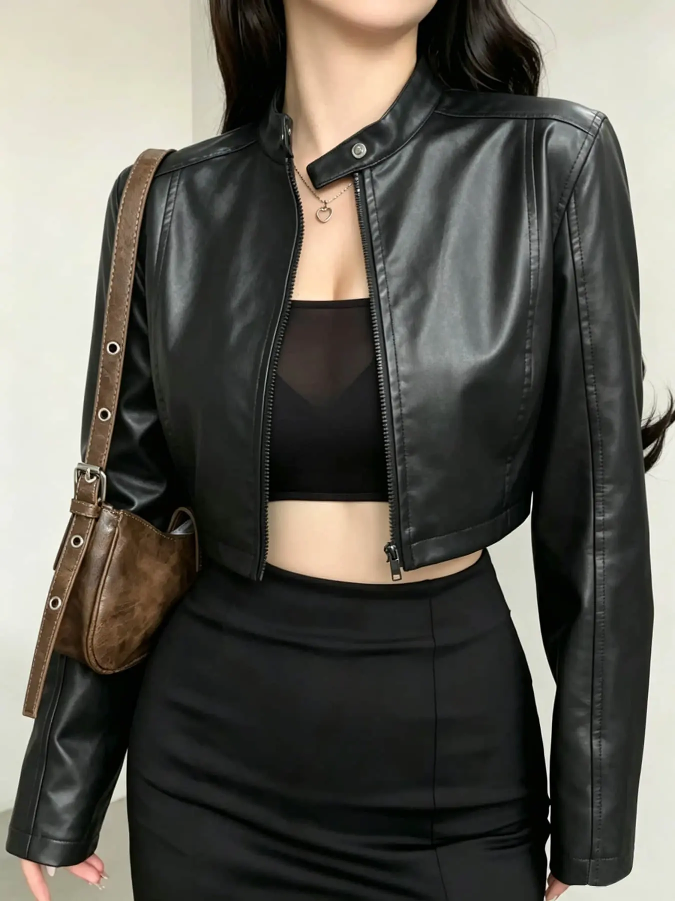 1 piece of women's fashionable black short leather top, sweet and cool stand-up collar zipper short jacket design, suitable for spring and autumn, suitable for commuting, casual indoor and outdoor wear