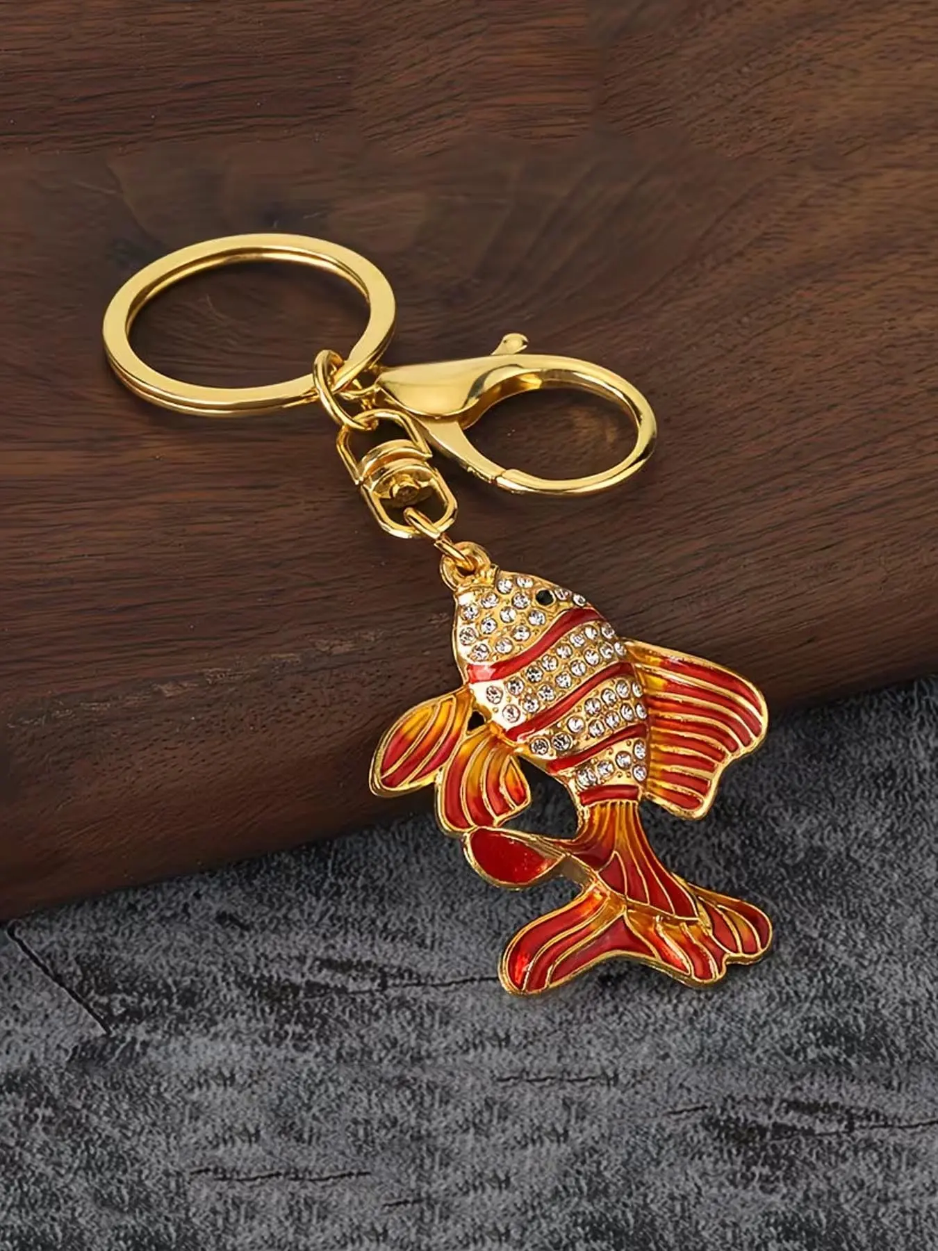1pc Creative Alloy Diamond Studded Goldfish Keychain, Goldfish Car Keychain, Hot Selling Metal Hanging Accessories, Small Gifts For Women's Bags And Pendants, Creative Business Gifts, The Best Gift To Give To Friends, Bling Bling Keychains