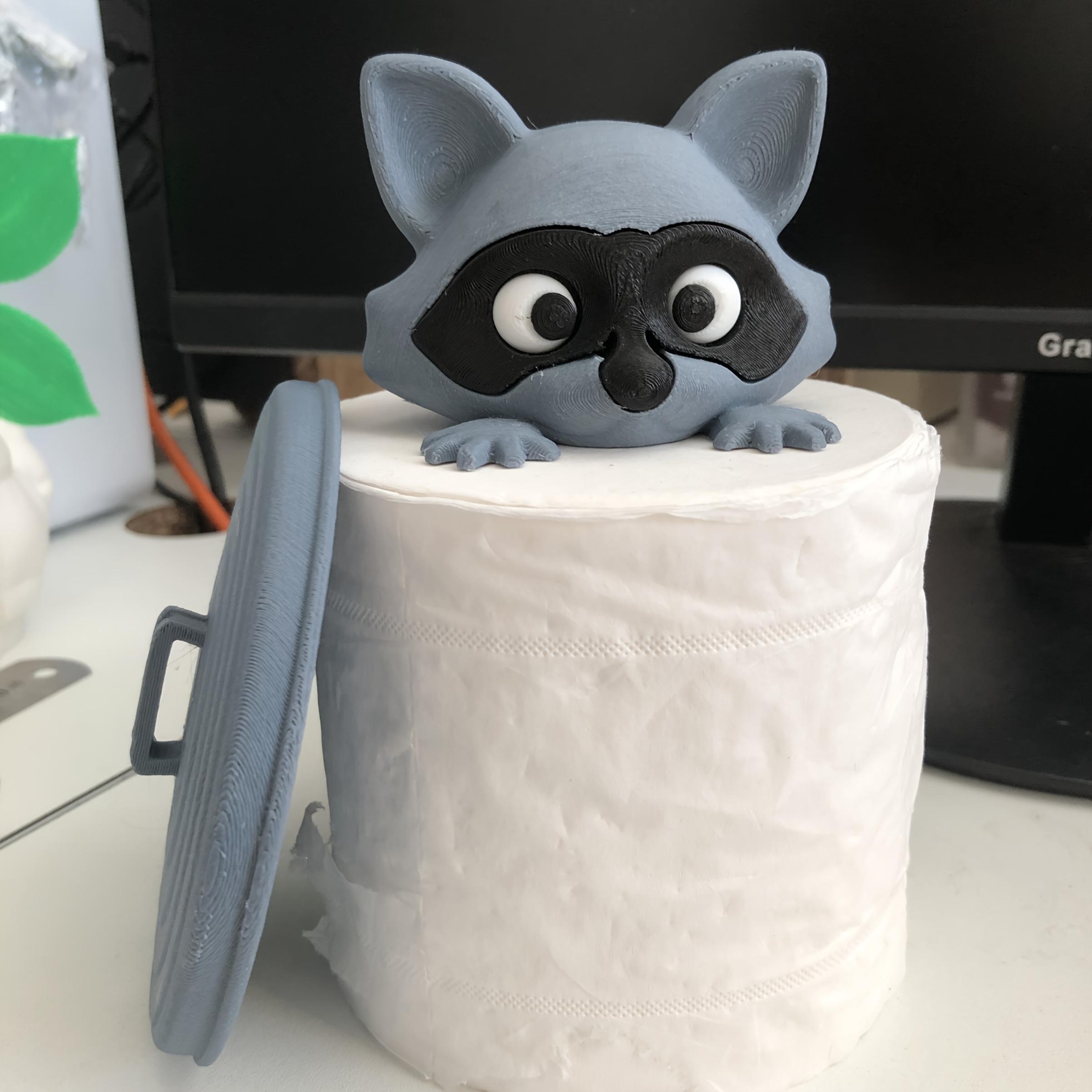 3D Printed Raccoon Toilet Paper Holder in Plastic, Whimsical Cartoon Design with Dustproof Lid, Standalone Bathroom Decor for Humor Lovers