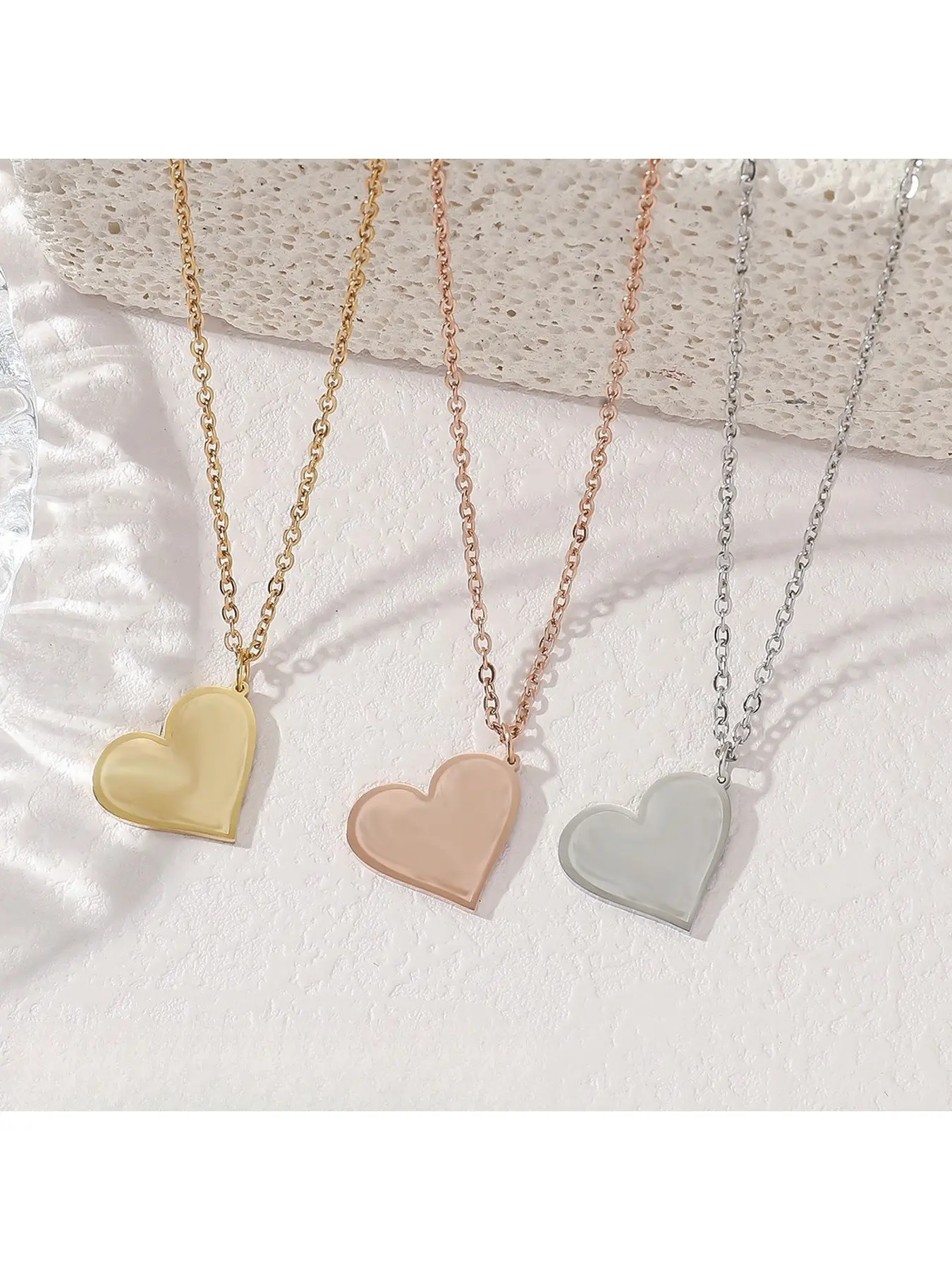 popular niche design high-end stainless steel necklace, autumn and winter accessory, heart-shaped titanium steel necklace that does not fade