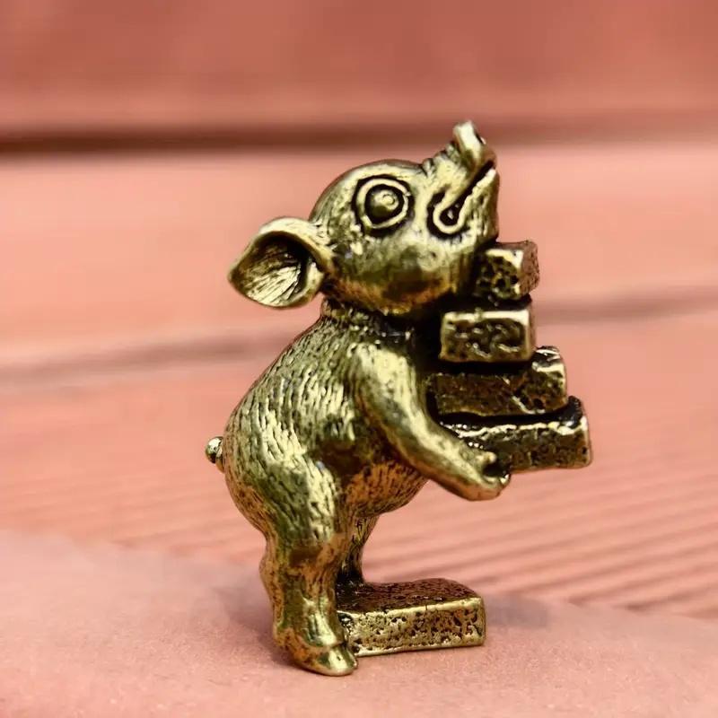 Brass Pig Figurine Ornament – Handmade Solid Brass Craft Decor, Exquisite Polished Finish, Sturdy & Long-Lasting, Ideal for Office, Study Room & Home Desktop Decoration, Unique Collectible Lucky Pig Gift for Birthdays, Holidays & Business Occasions